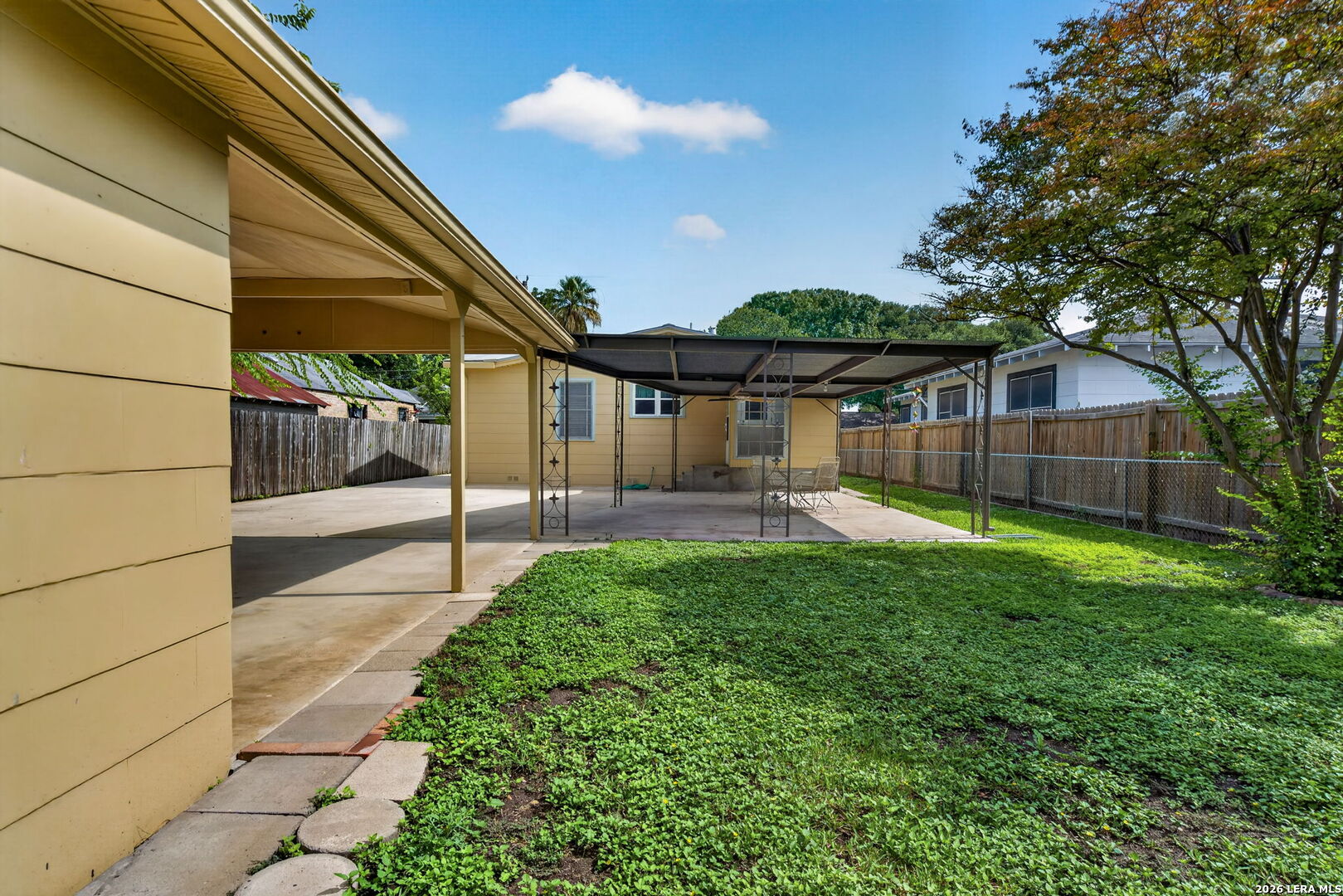 main property photo 28