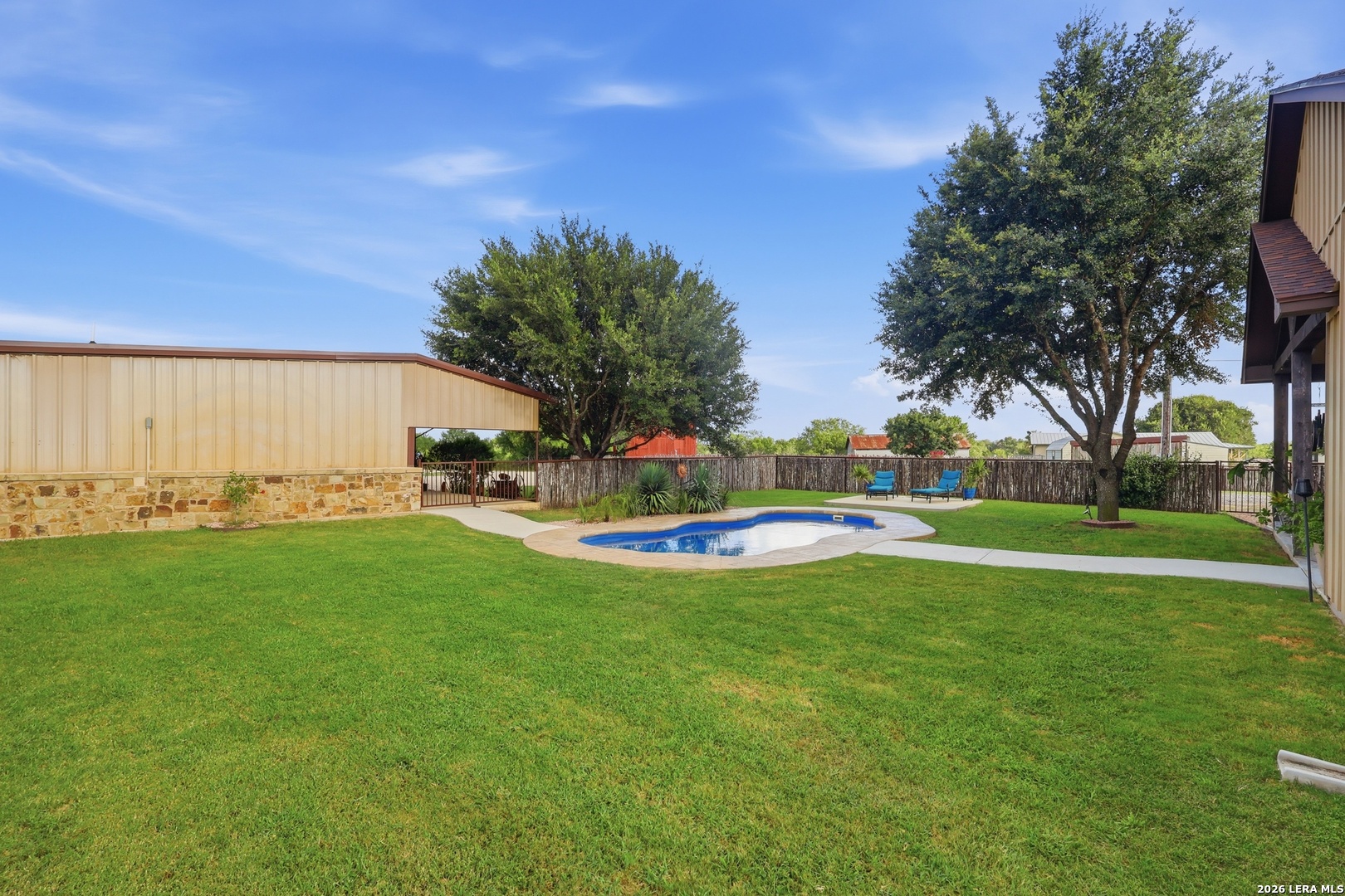 main property photo 19