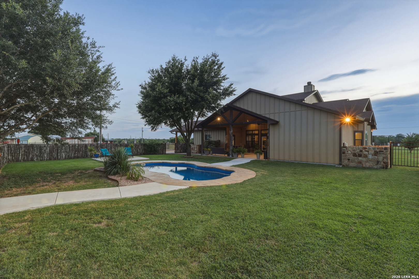 main property photo 20