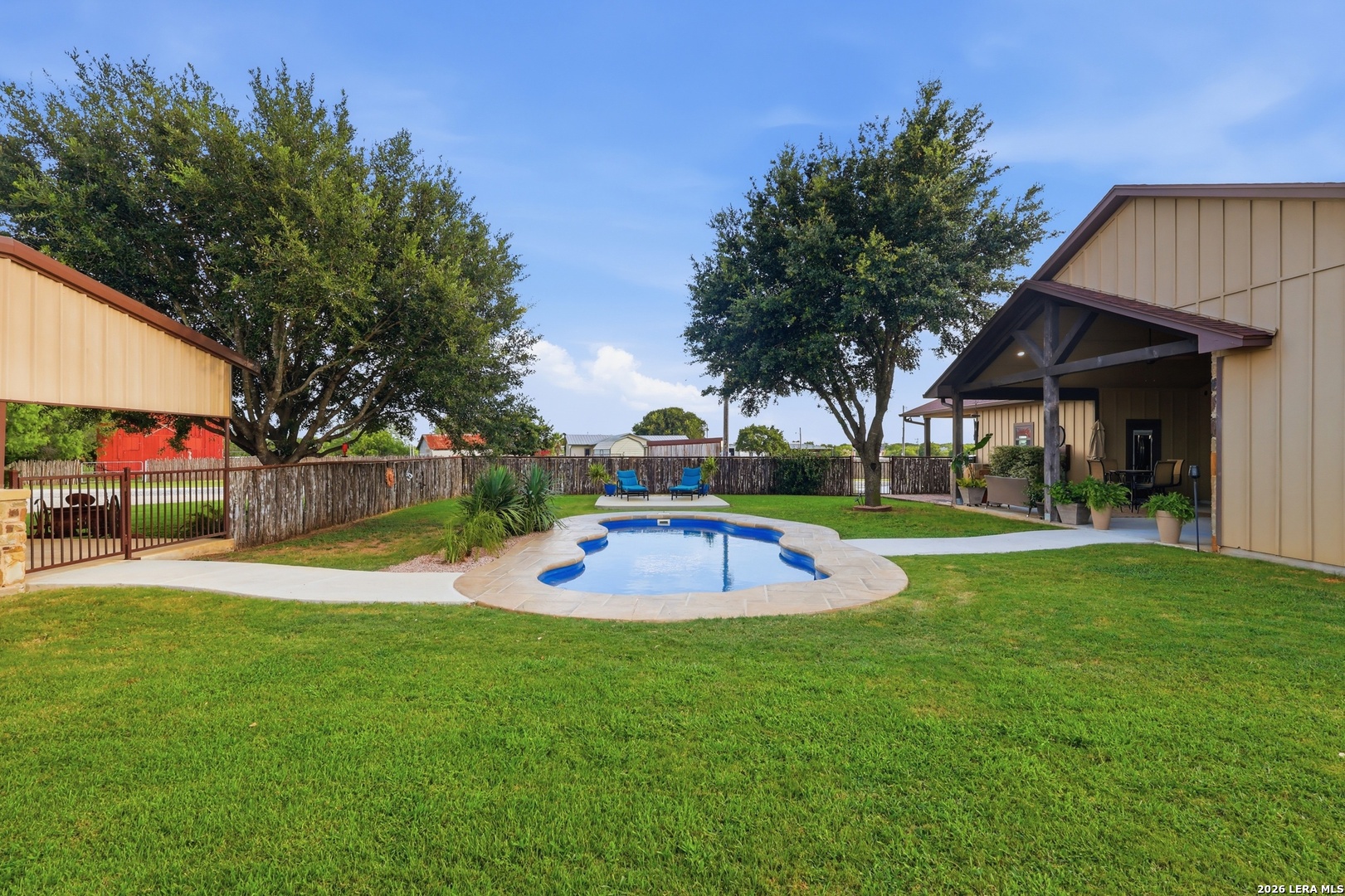 main property photo 34