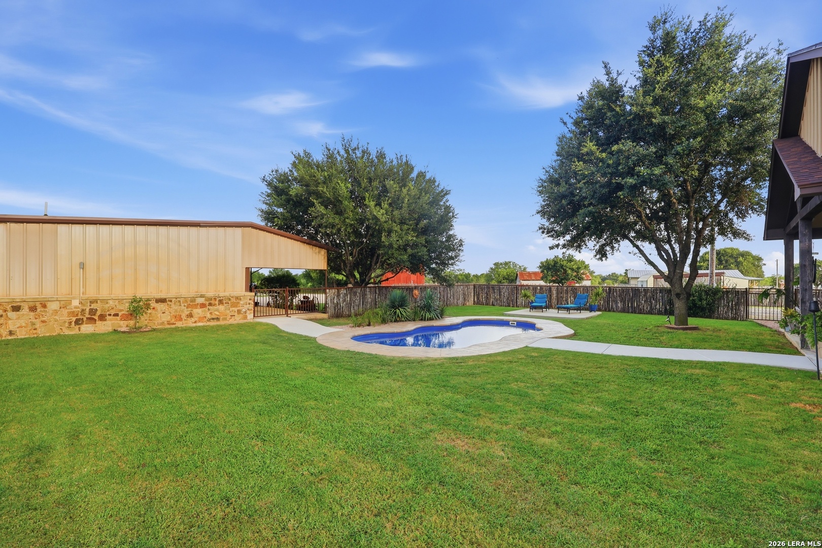 main property photo 38