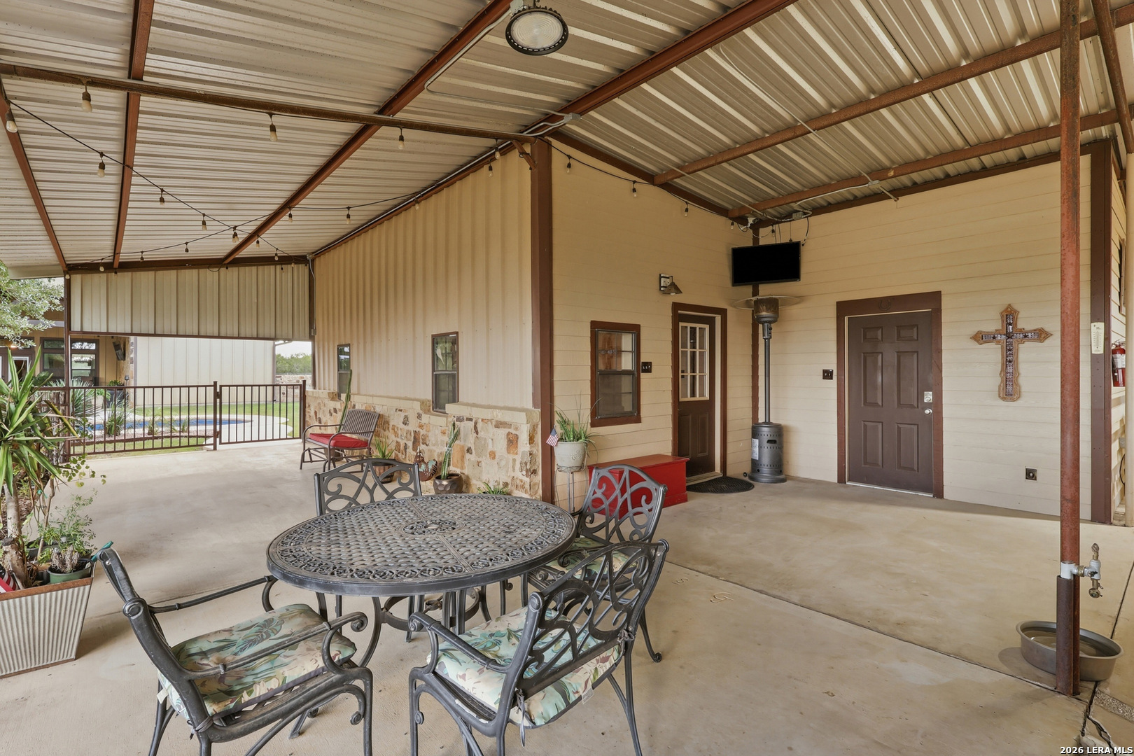 main property photo 40