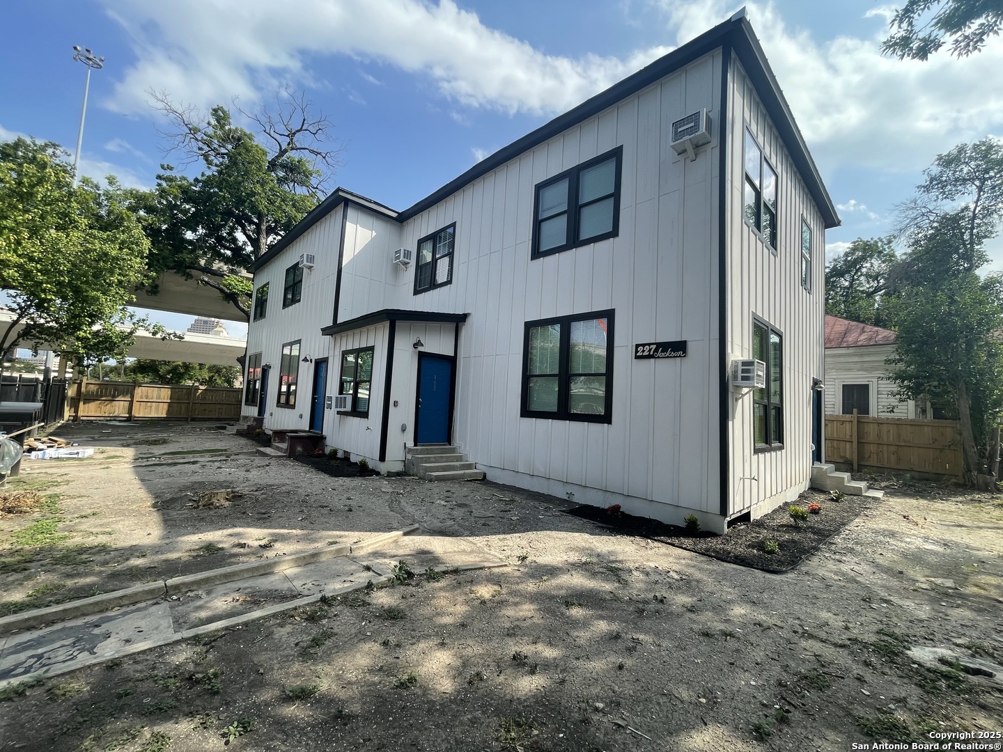 main property photo 11