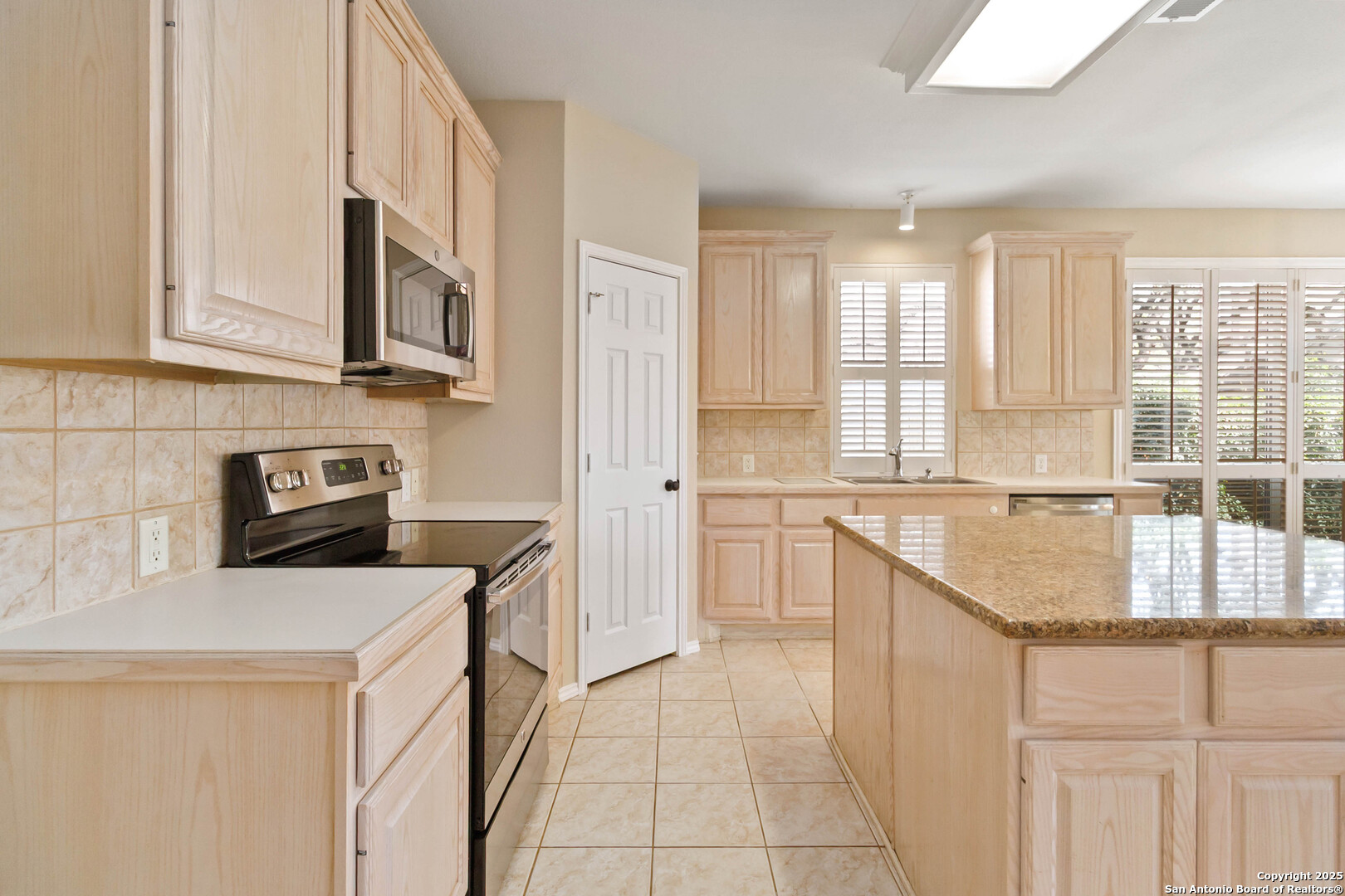 main property photo 13