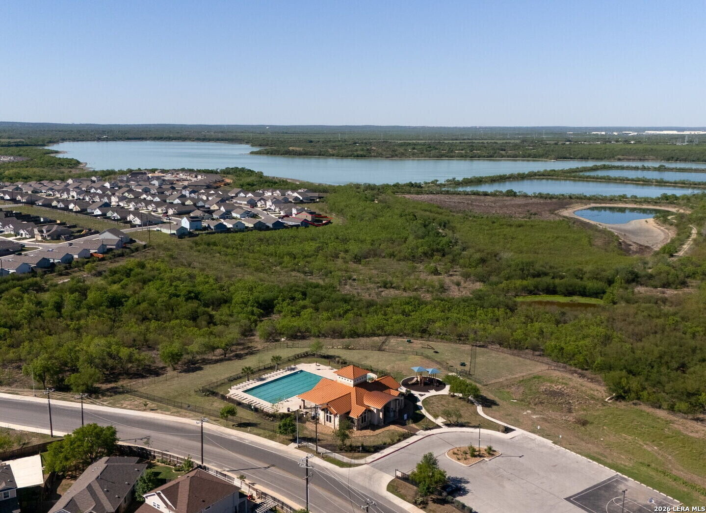 main property photo 40