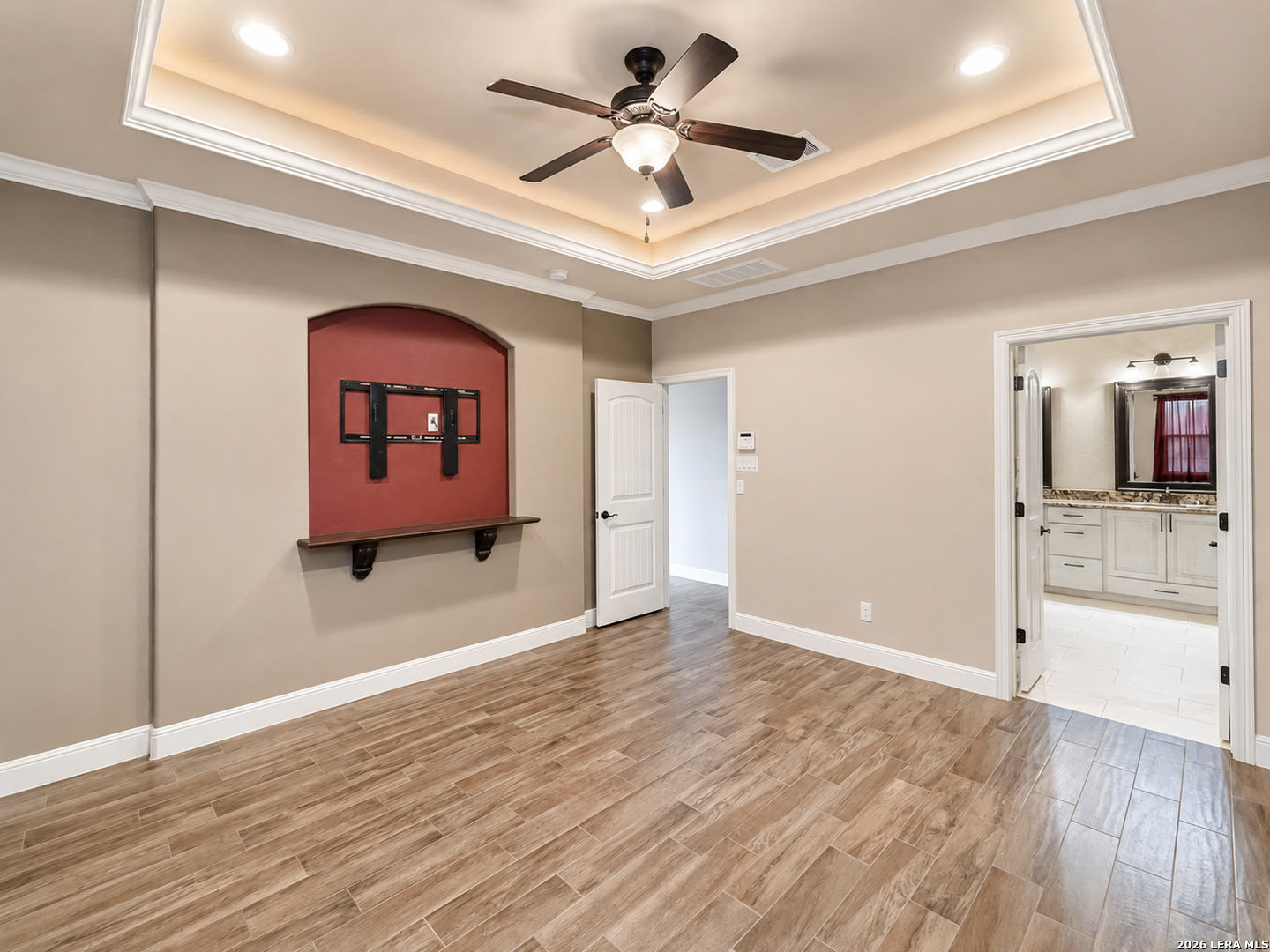 main property photo 13