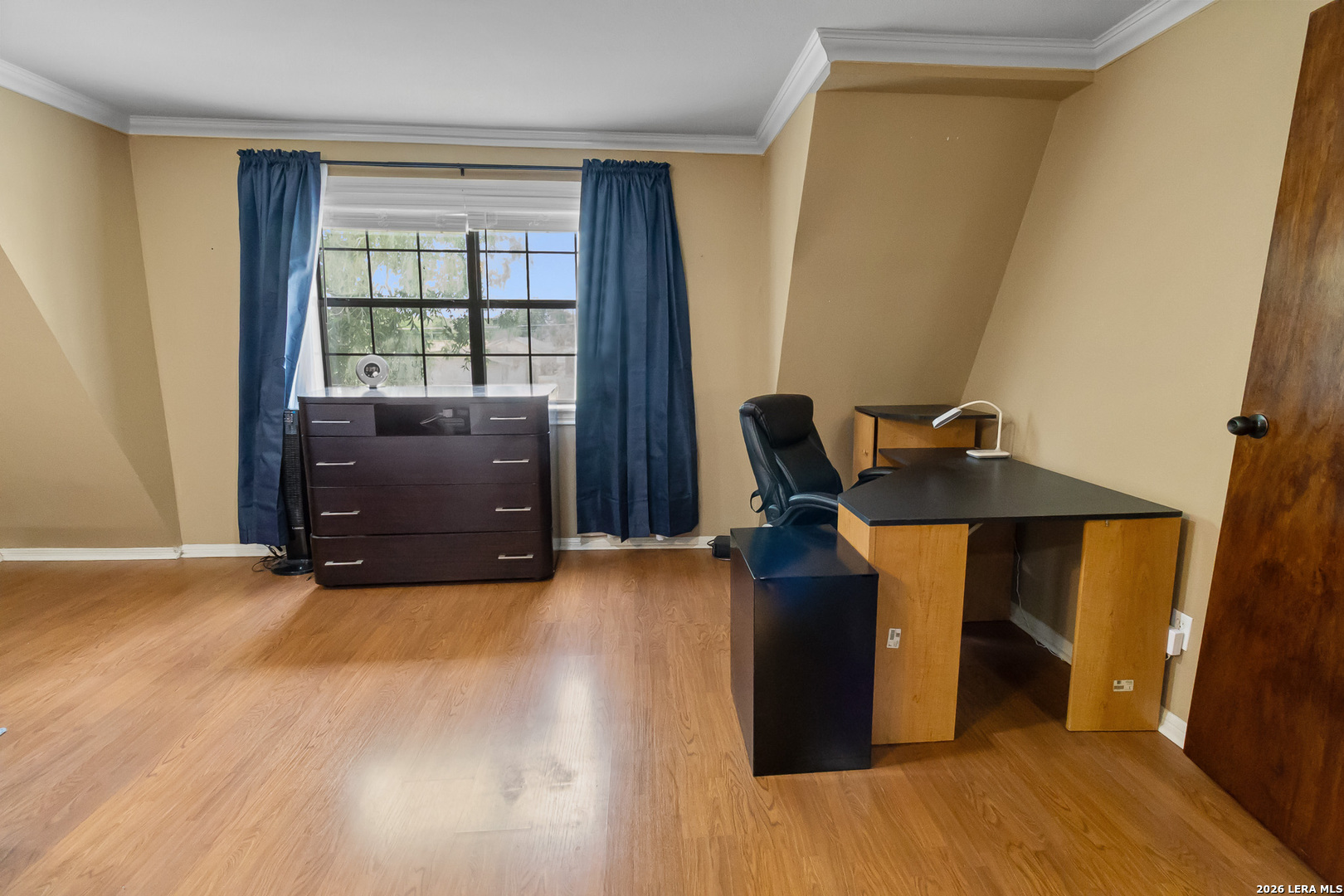 main property photo 28