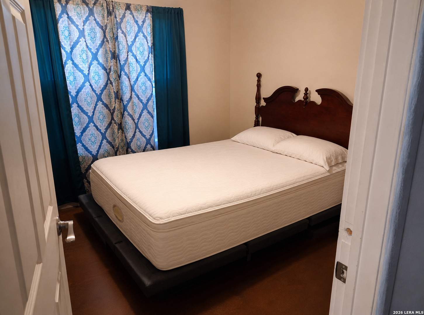 main property photo 6