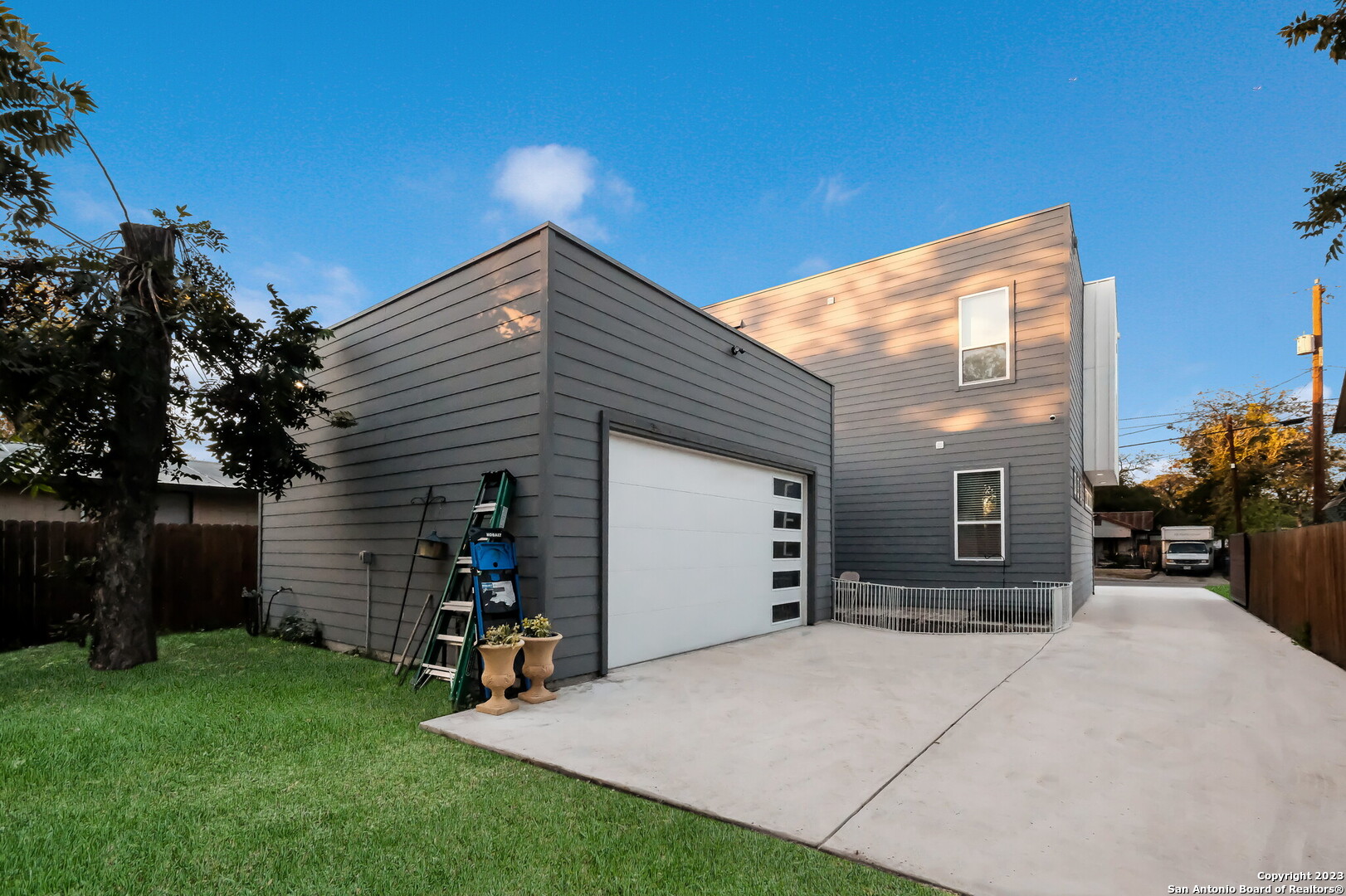 main property photo 20