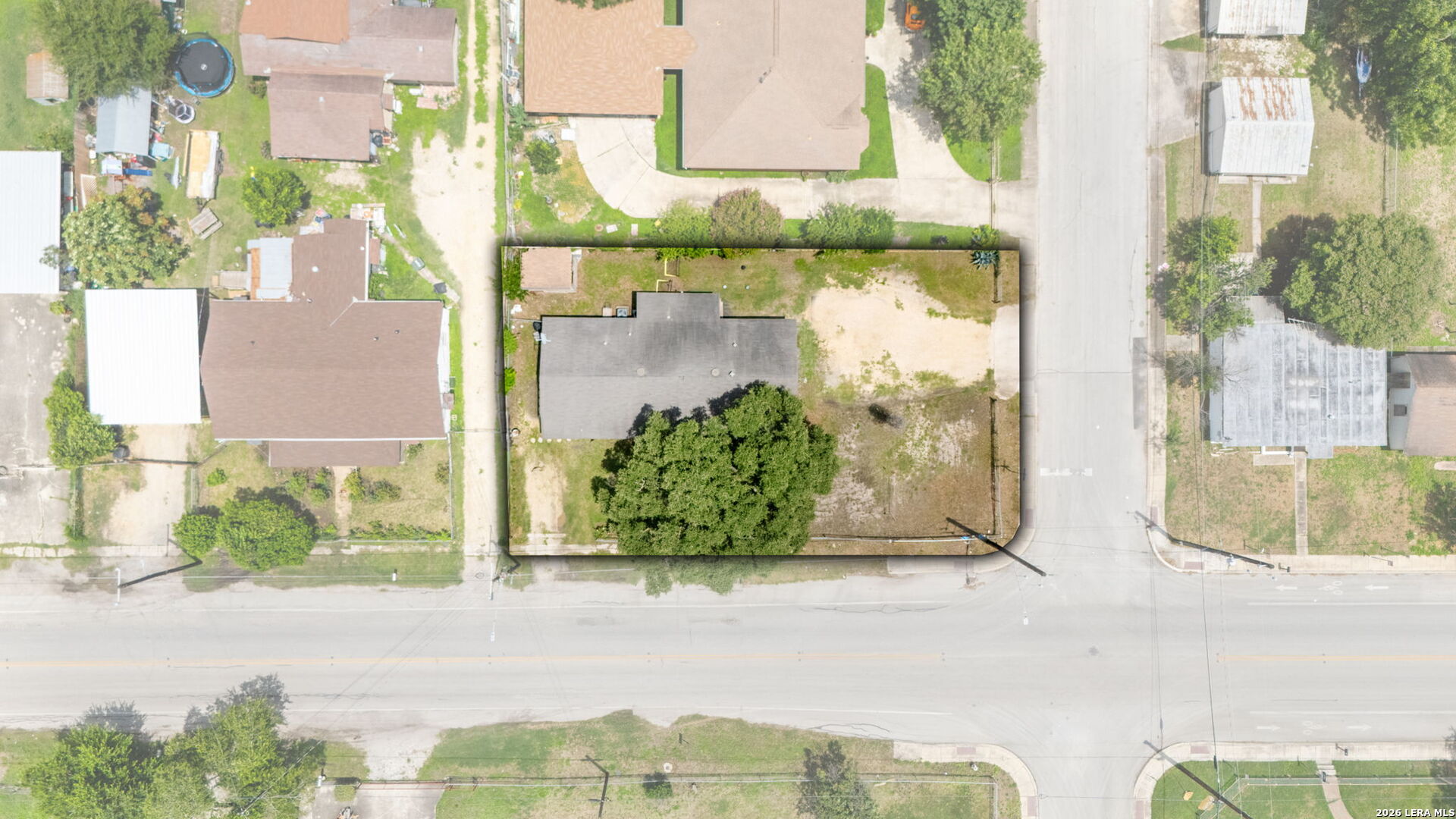 main property photo 32