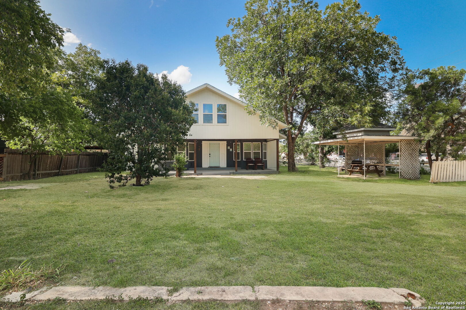 main property photo 4