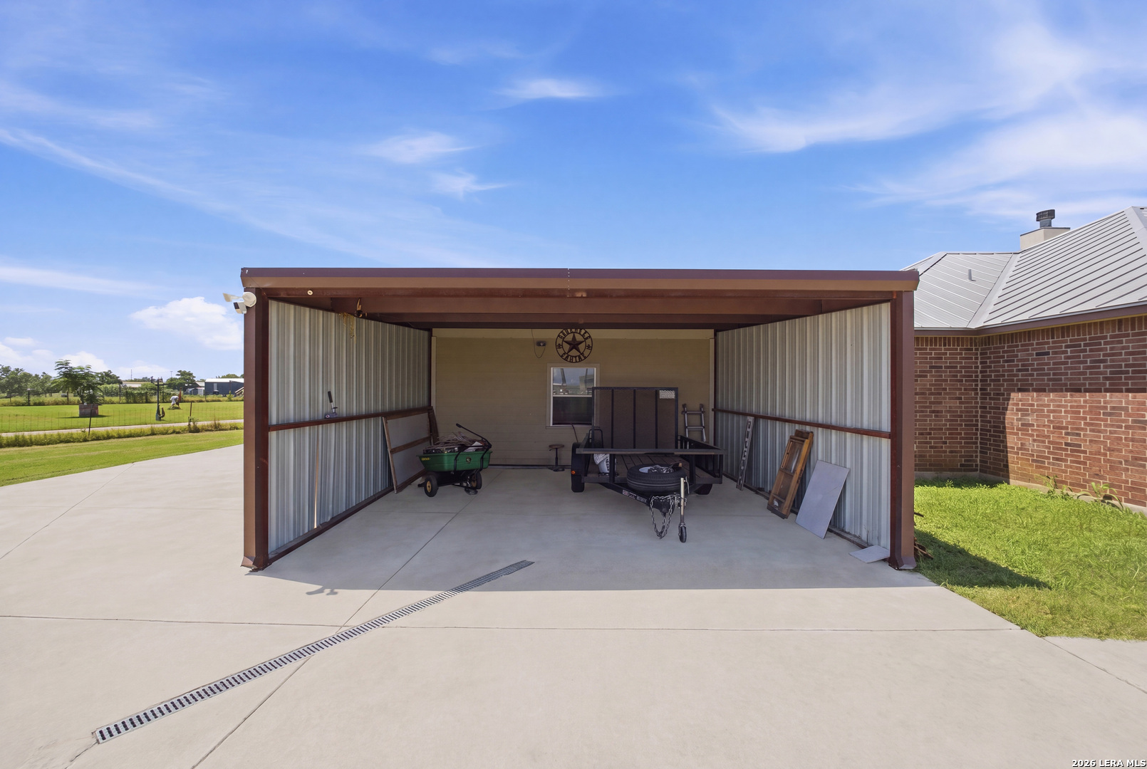 main property photo 29