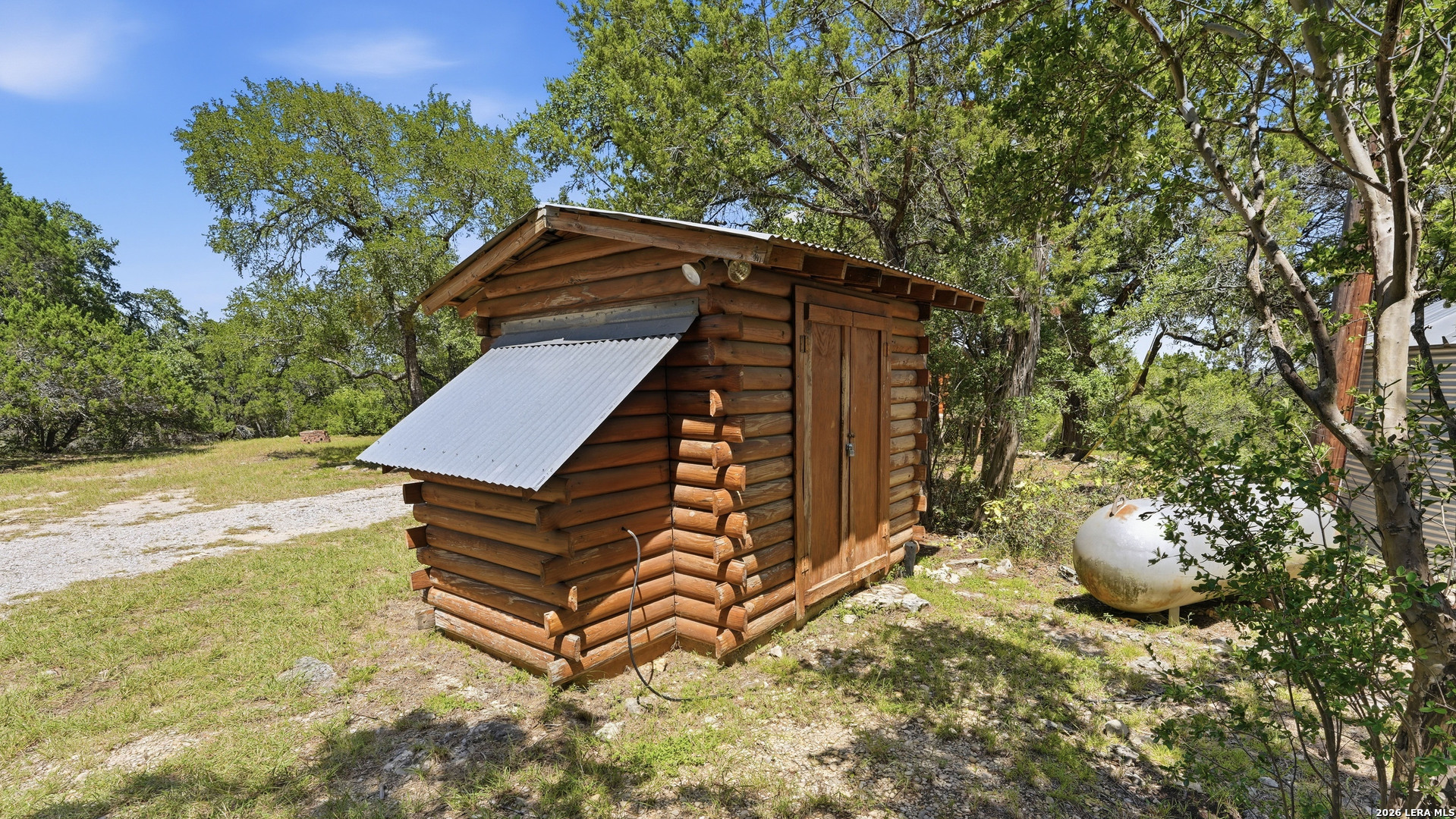 main property photo 31