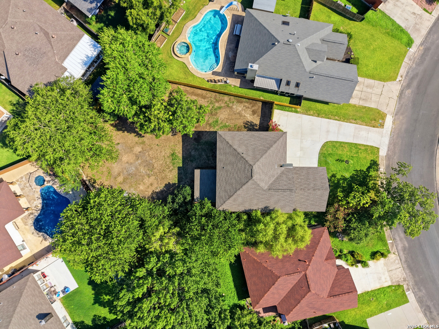 main property photo 29