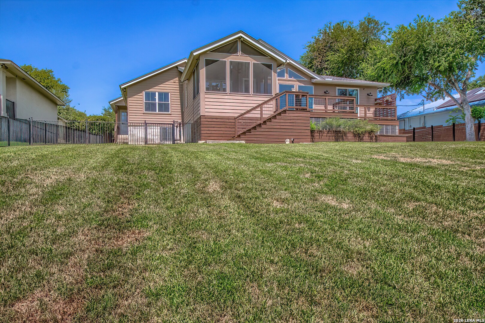 main property photo 28