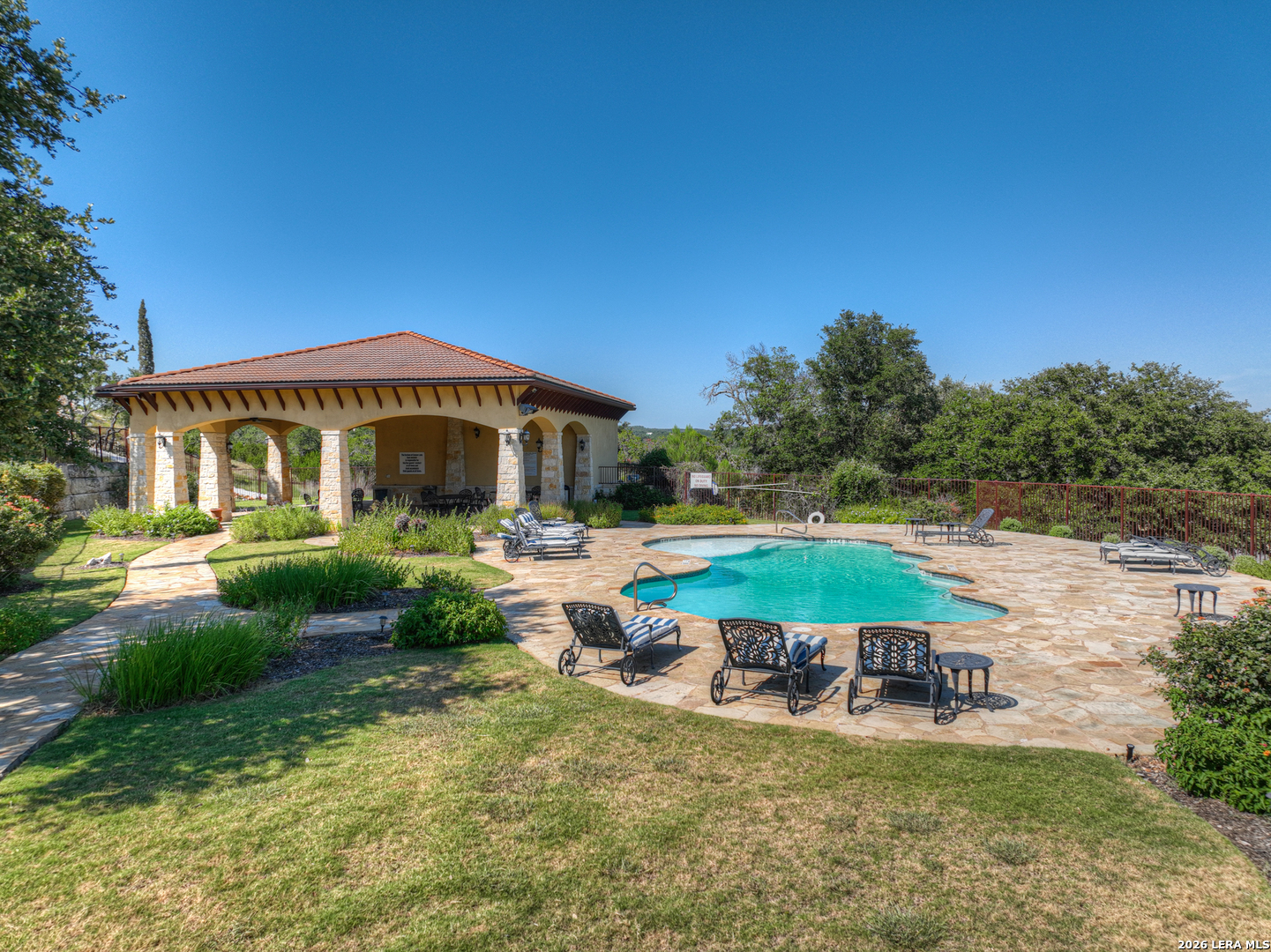 main property photo 16