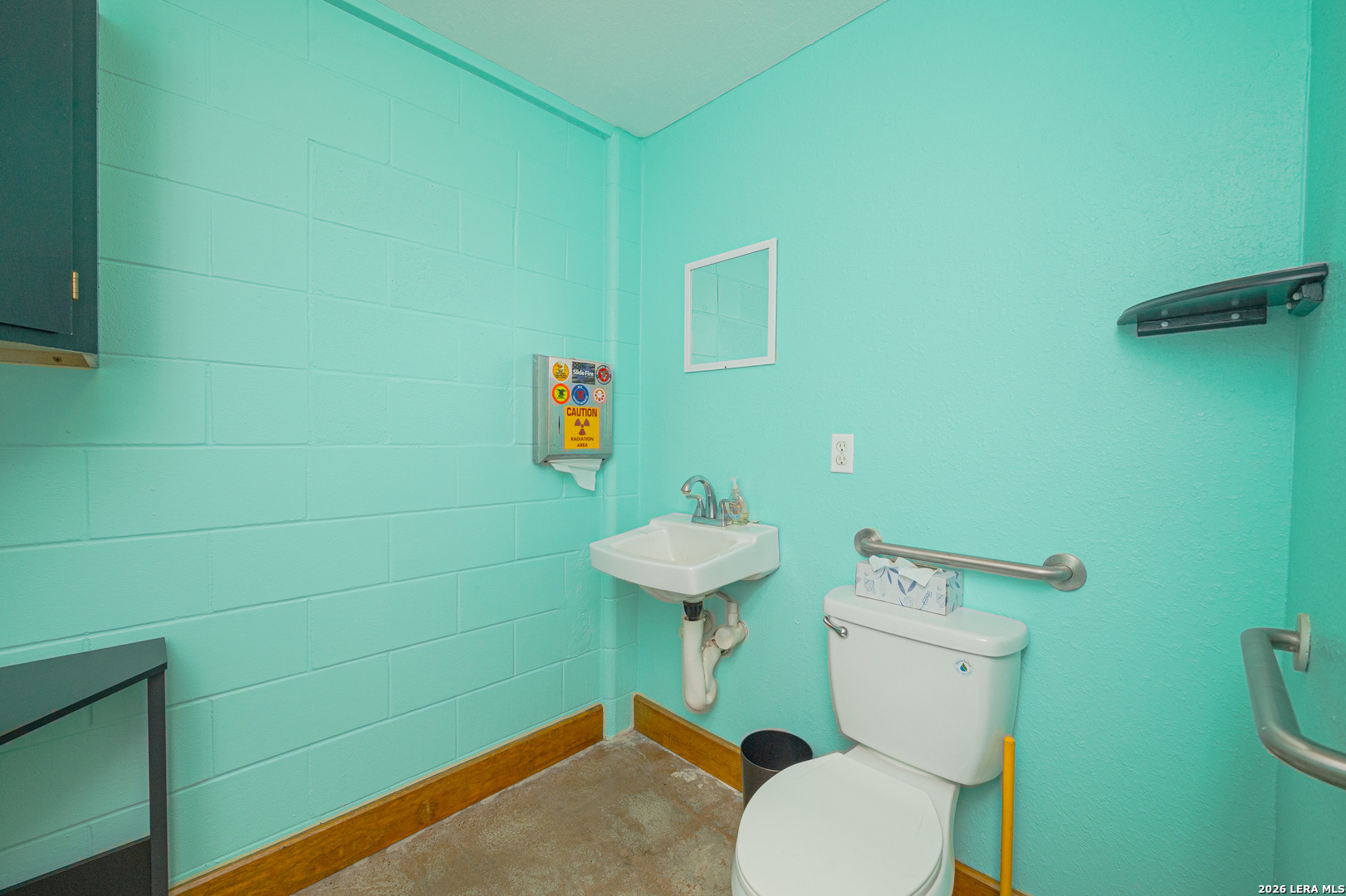 main property photo 17