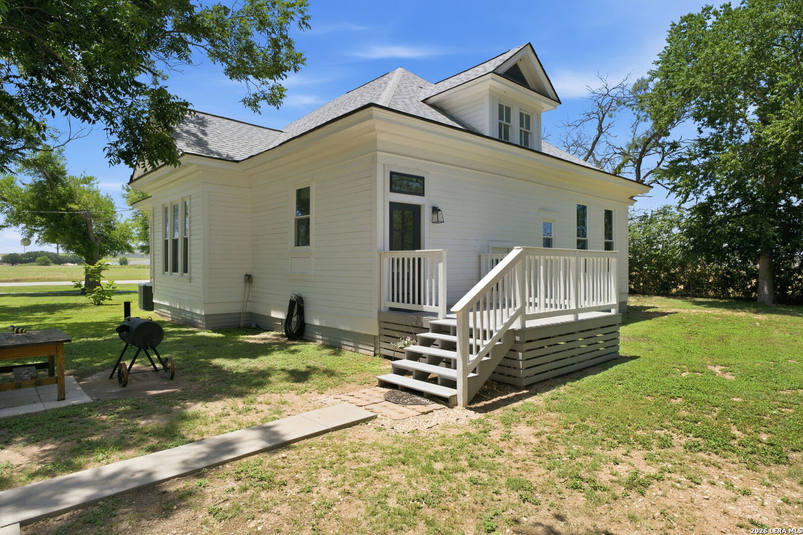 main property photo 4