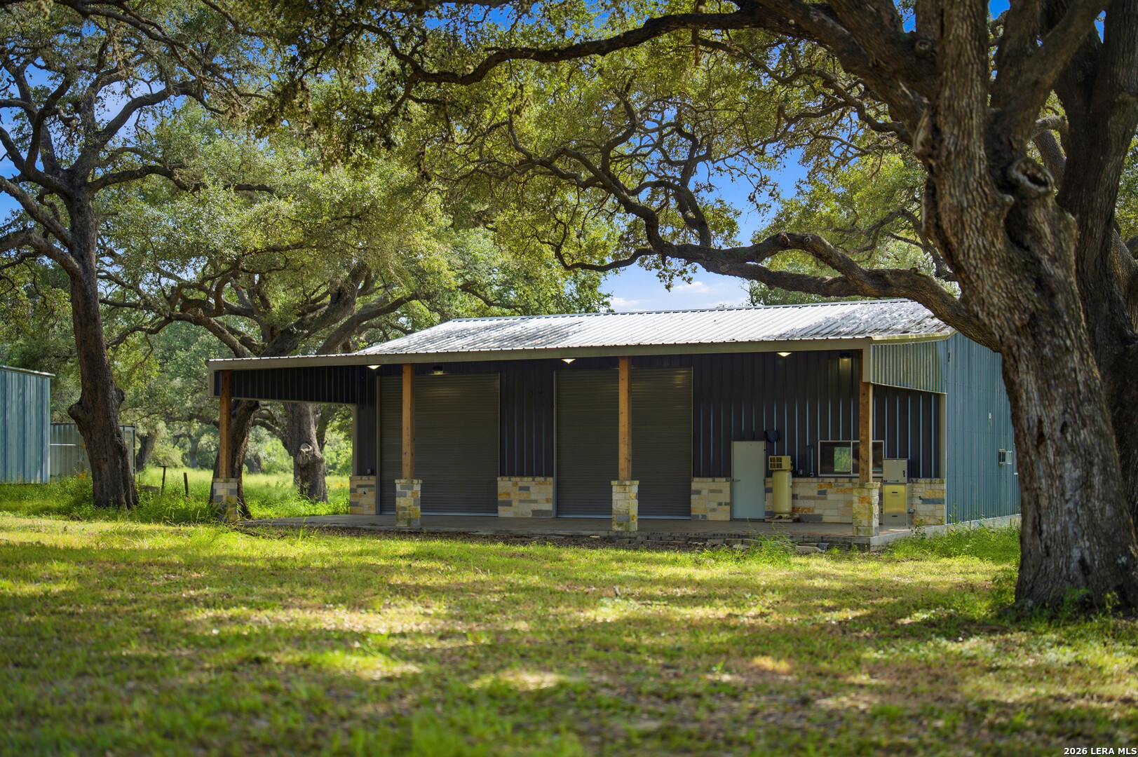 main property photo 28