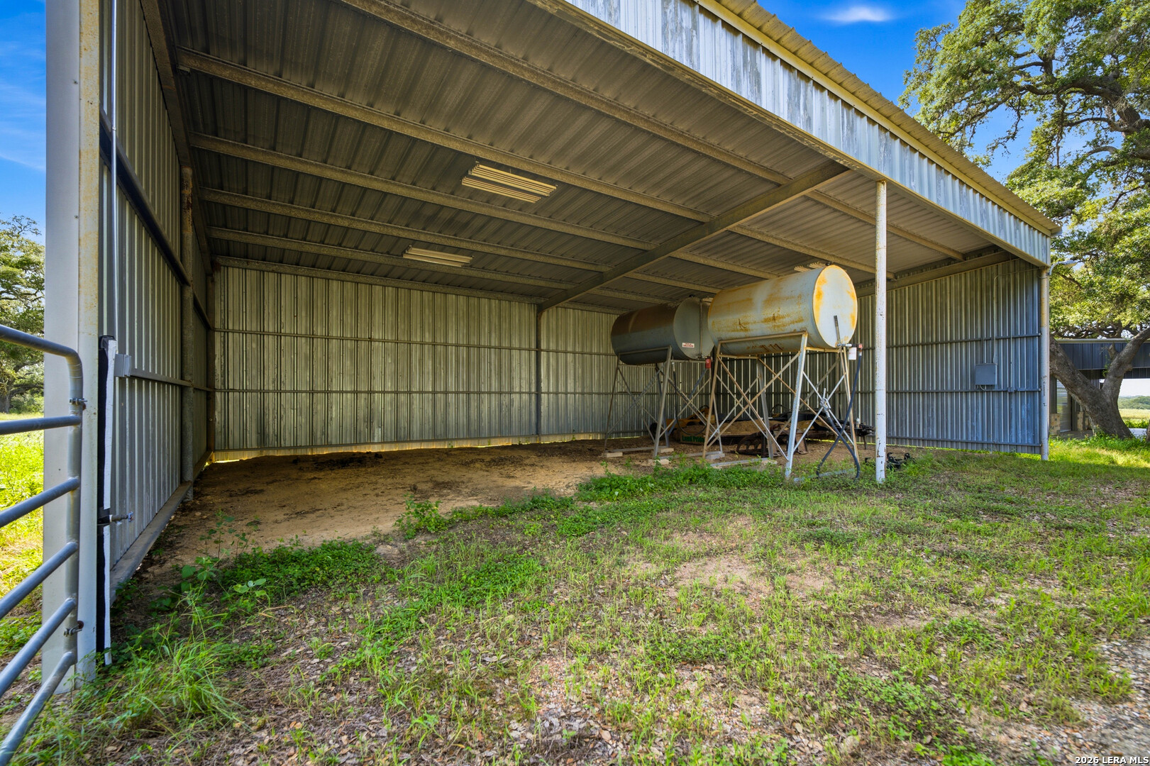 main property photo 32