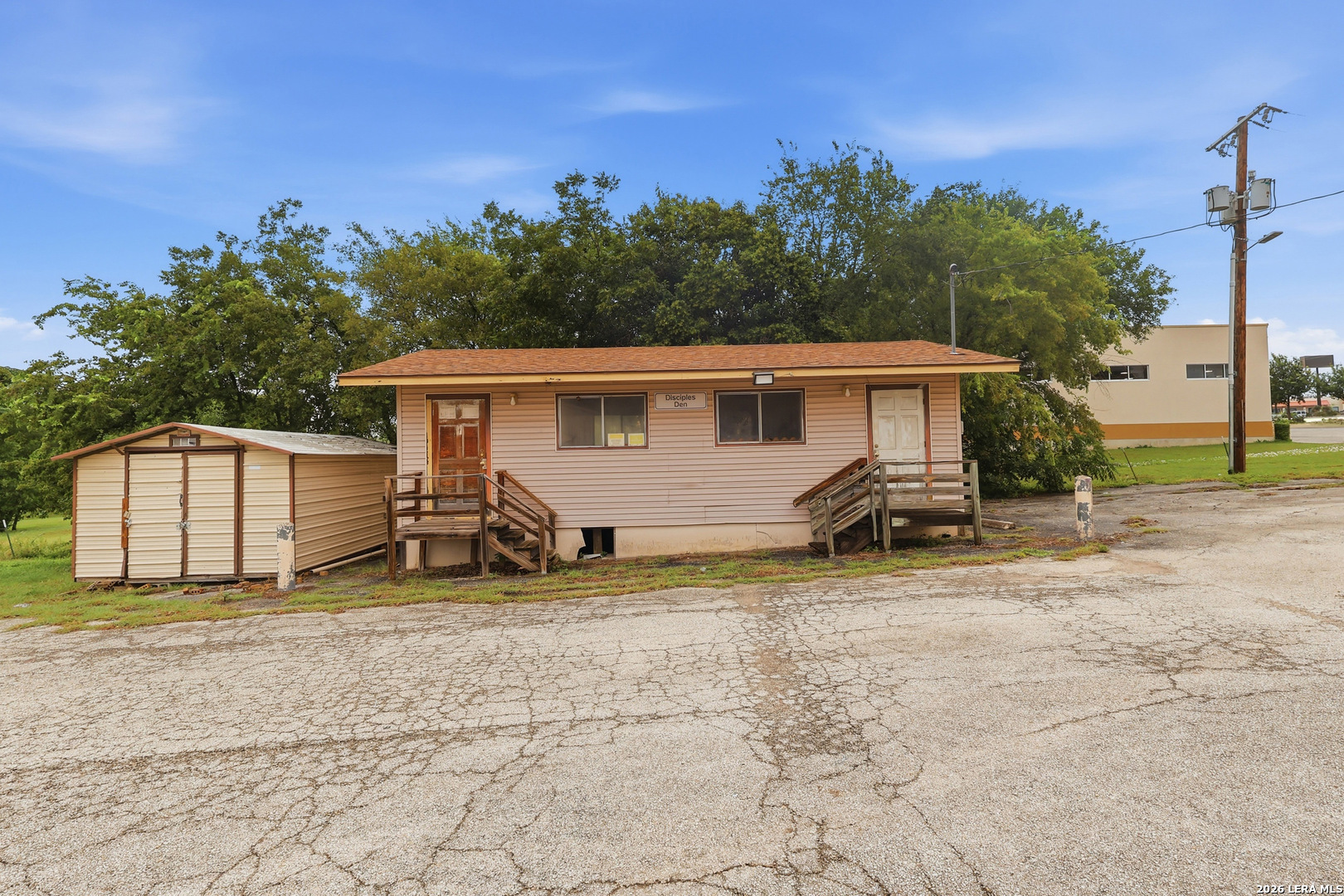 main property photo 23