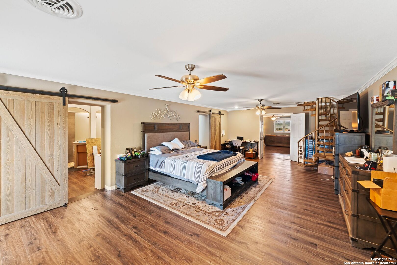 main property photo 12