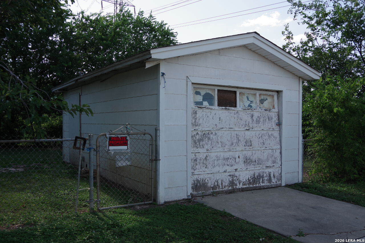main property photo 9