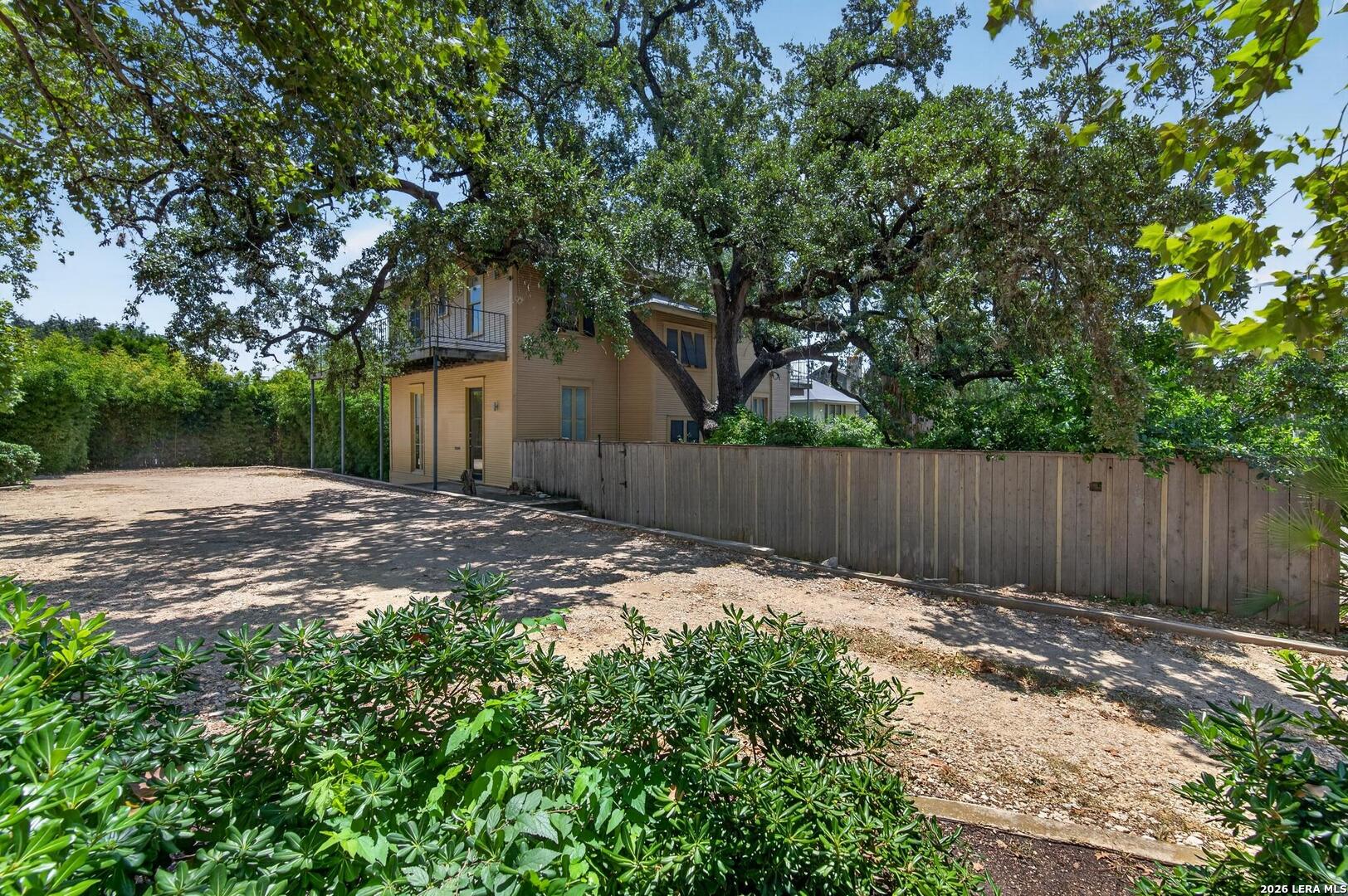 main property photo 7