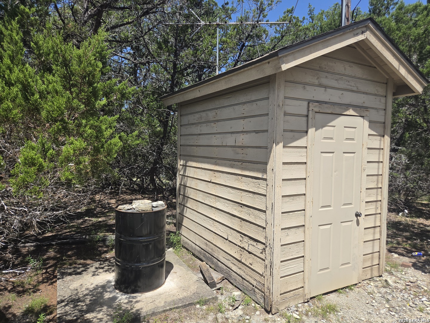 main property photo 40