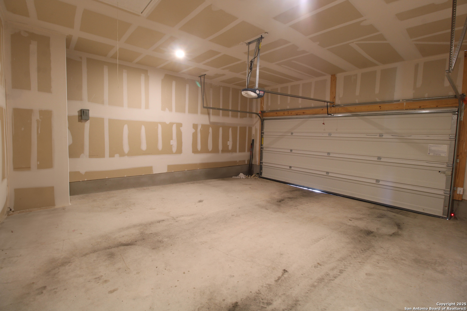 main property photo 14