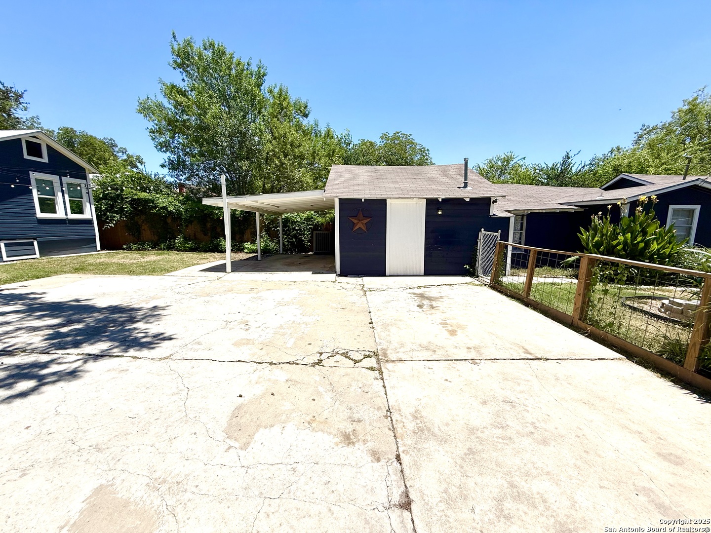 main property photo 37