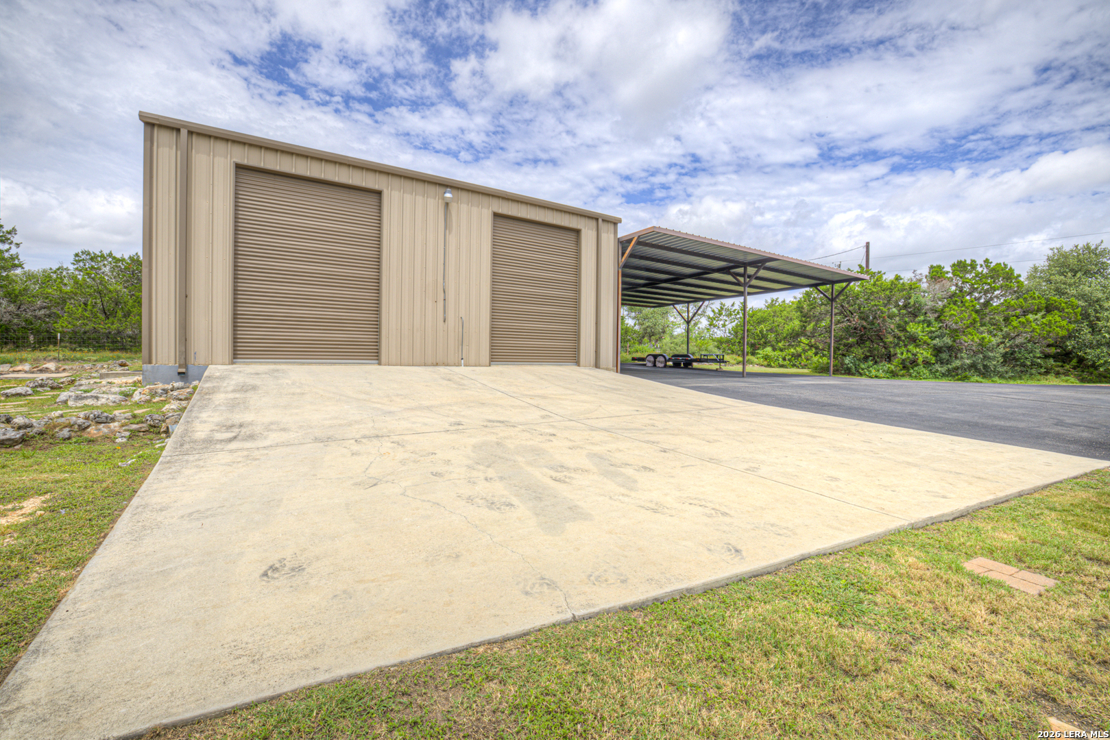 main property photo 41
