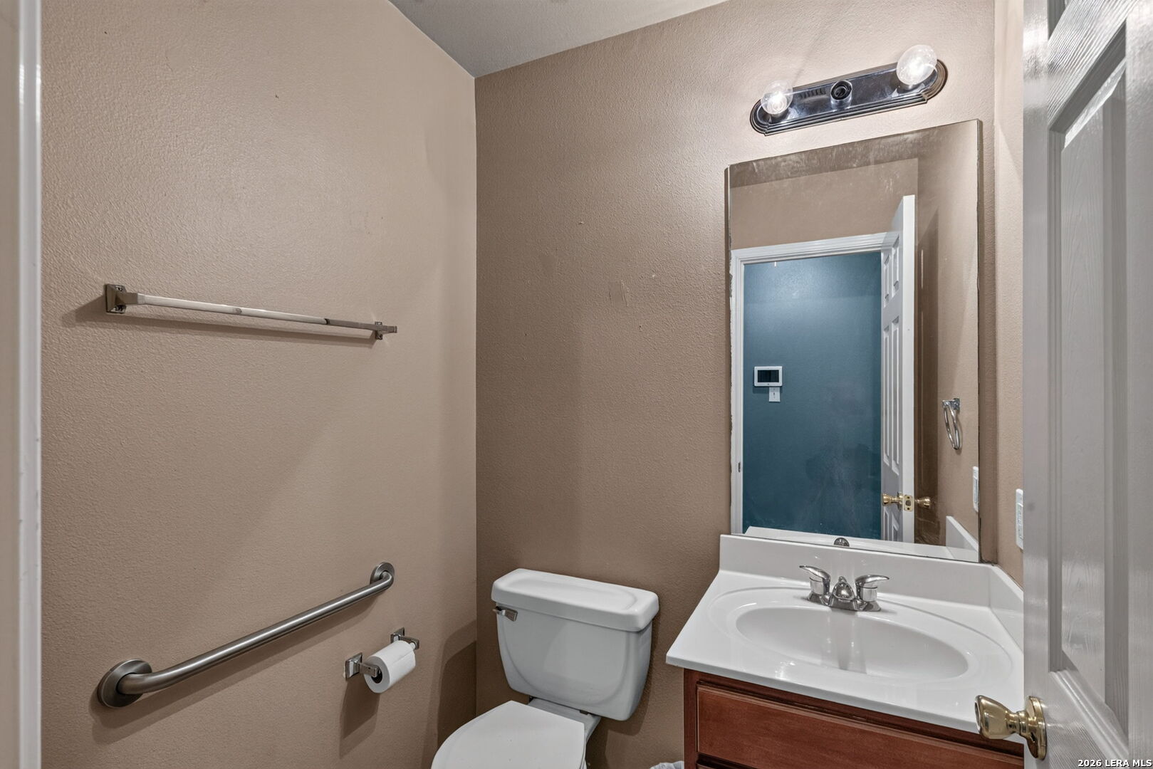 main property photo 13