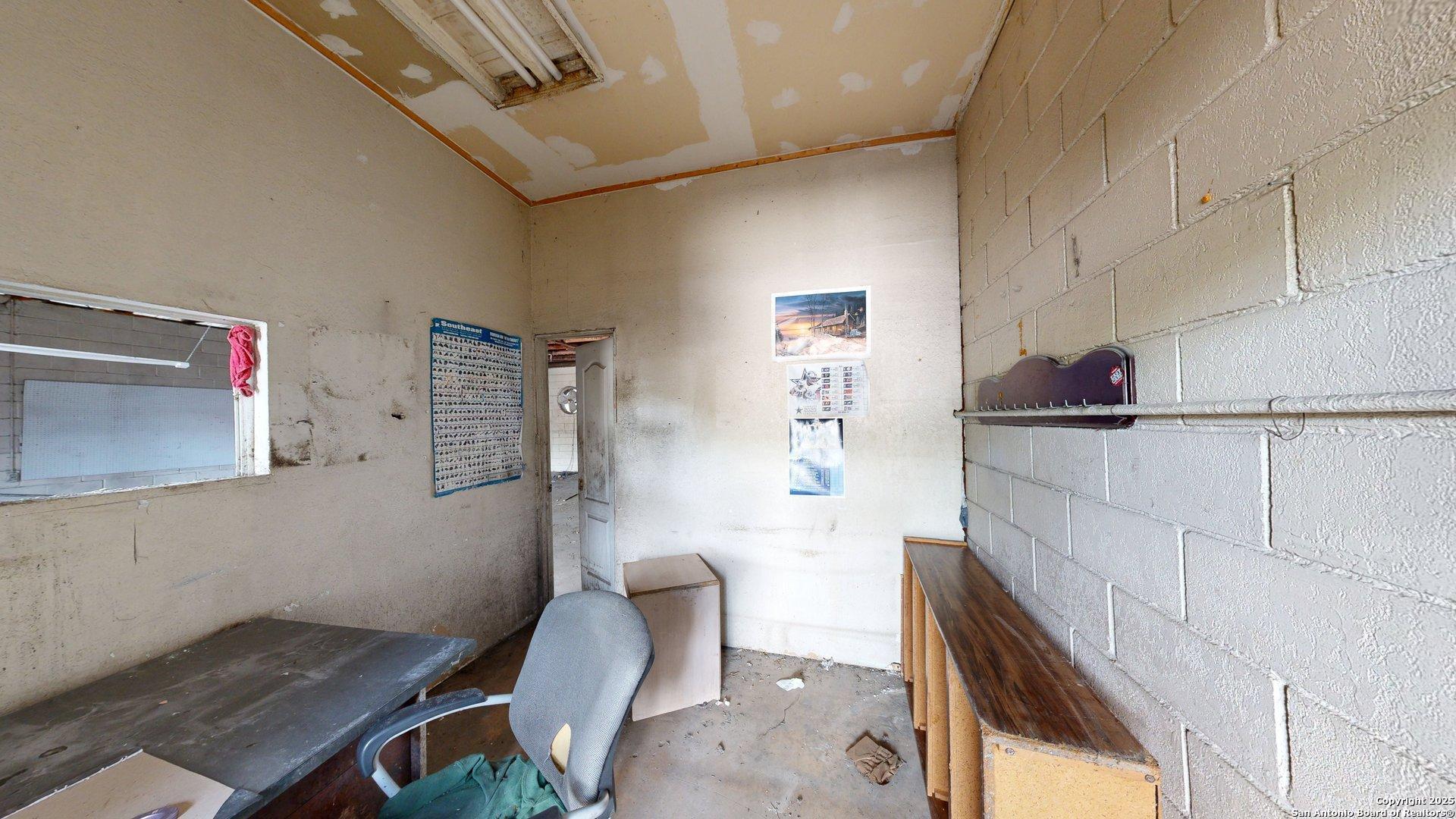 main property photo 30