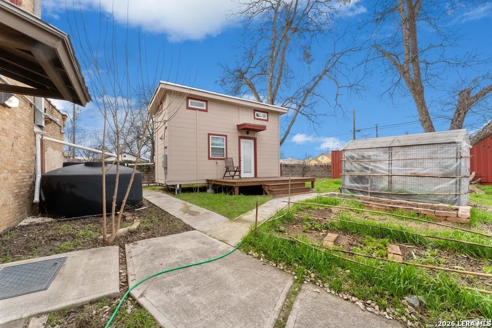 main property photo 4