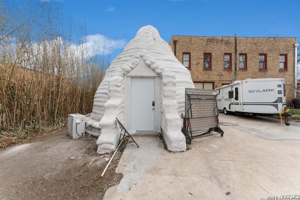 main property photo 8