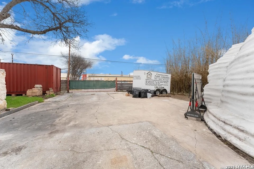 main property photo 9