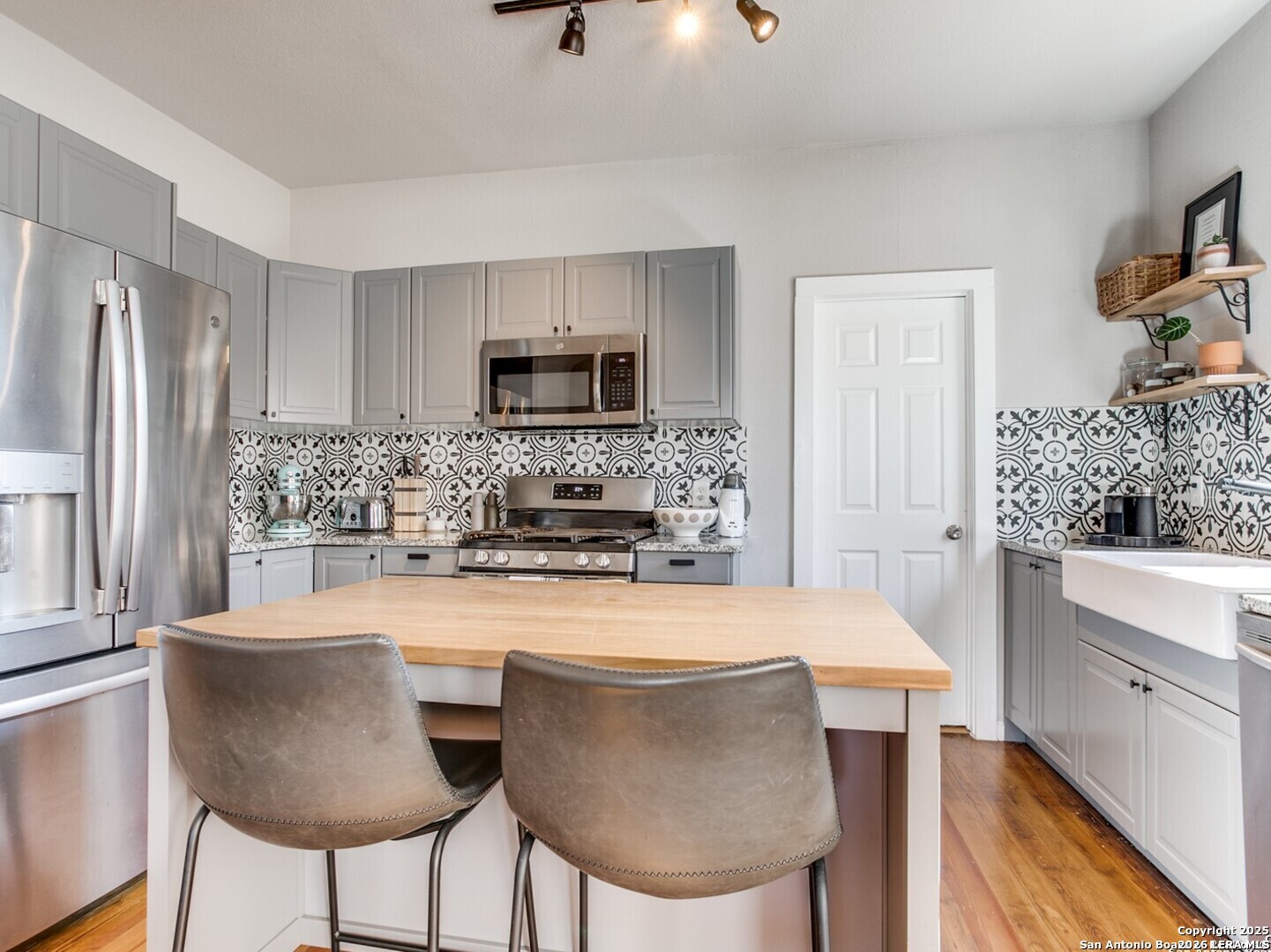 main property photo 5