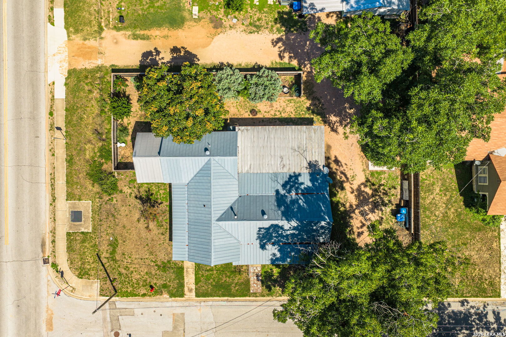 main property photo 23