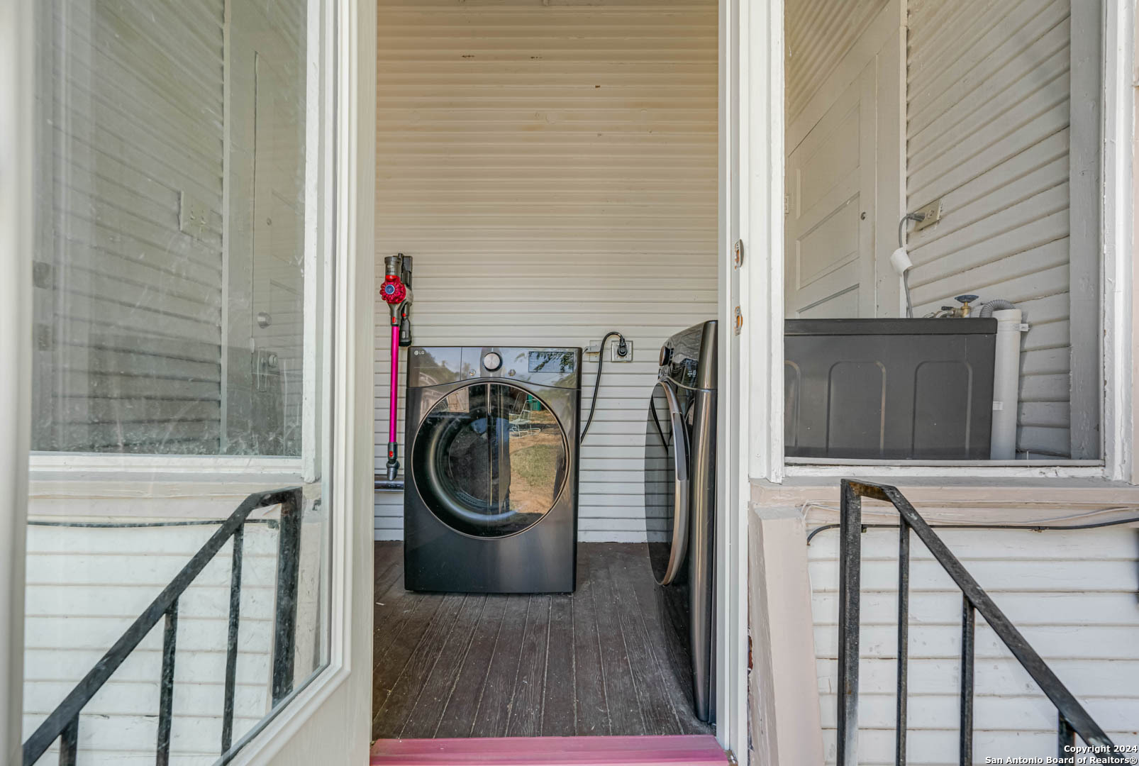 main property photo 33