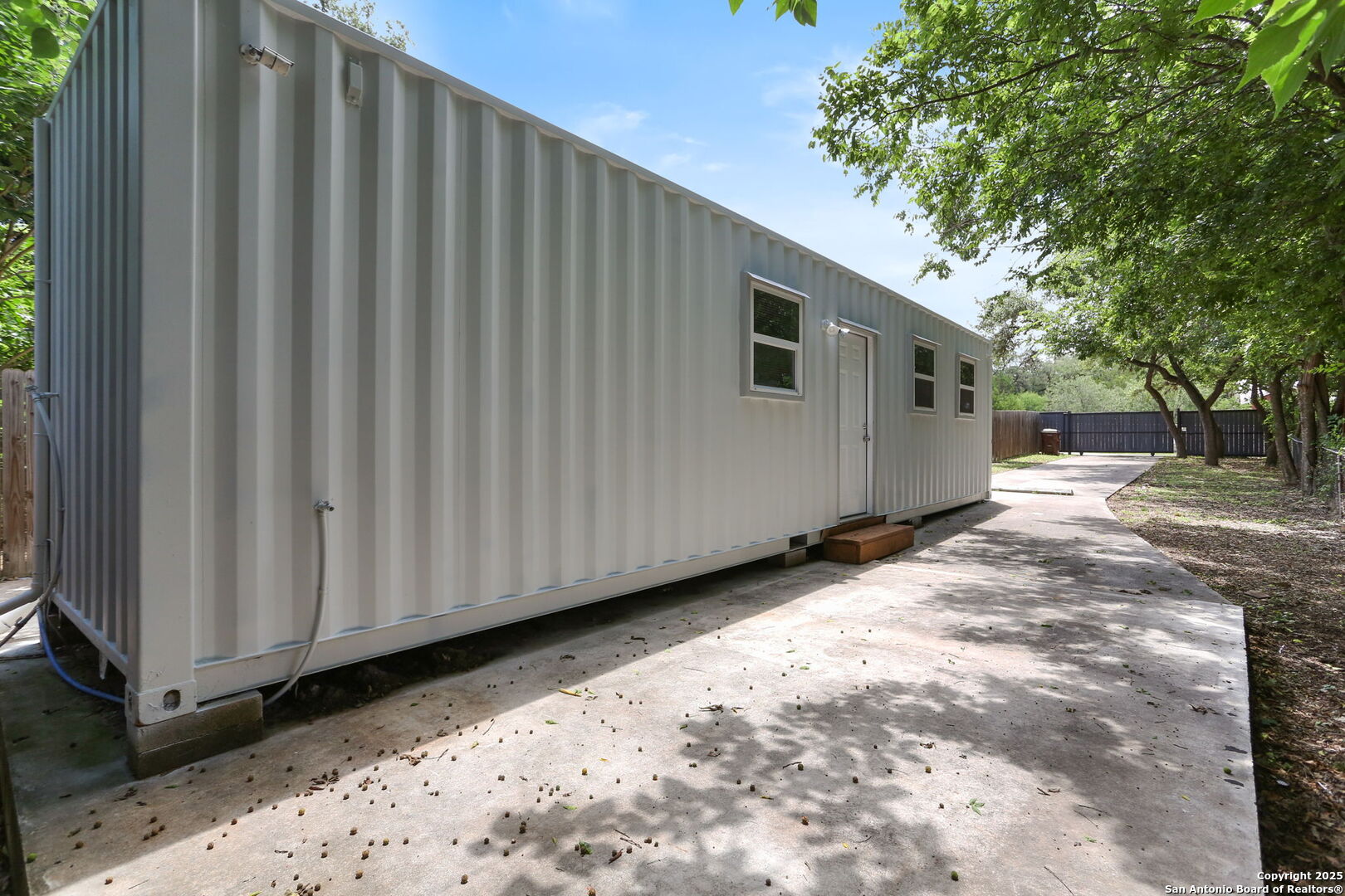 main property photo 11