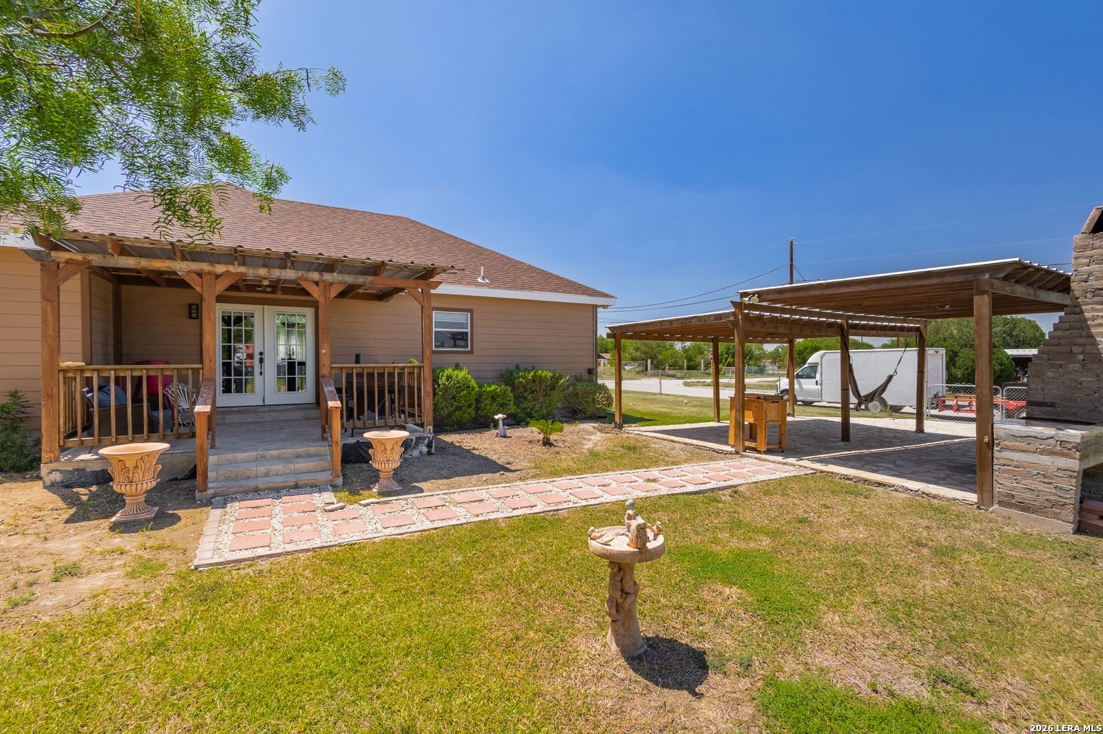 main property photo 28