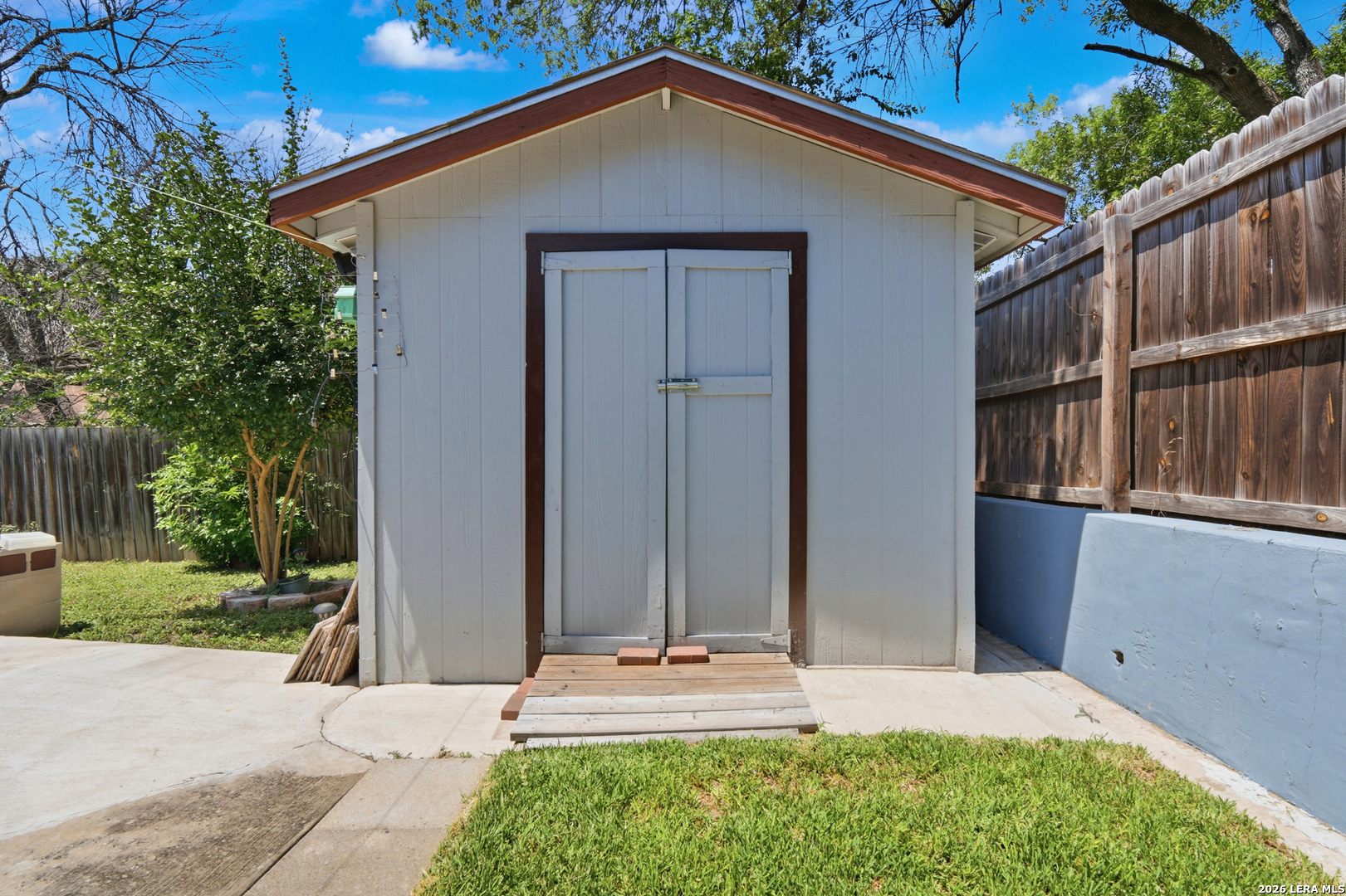 main property photo 40