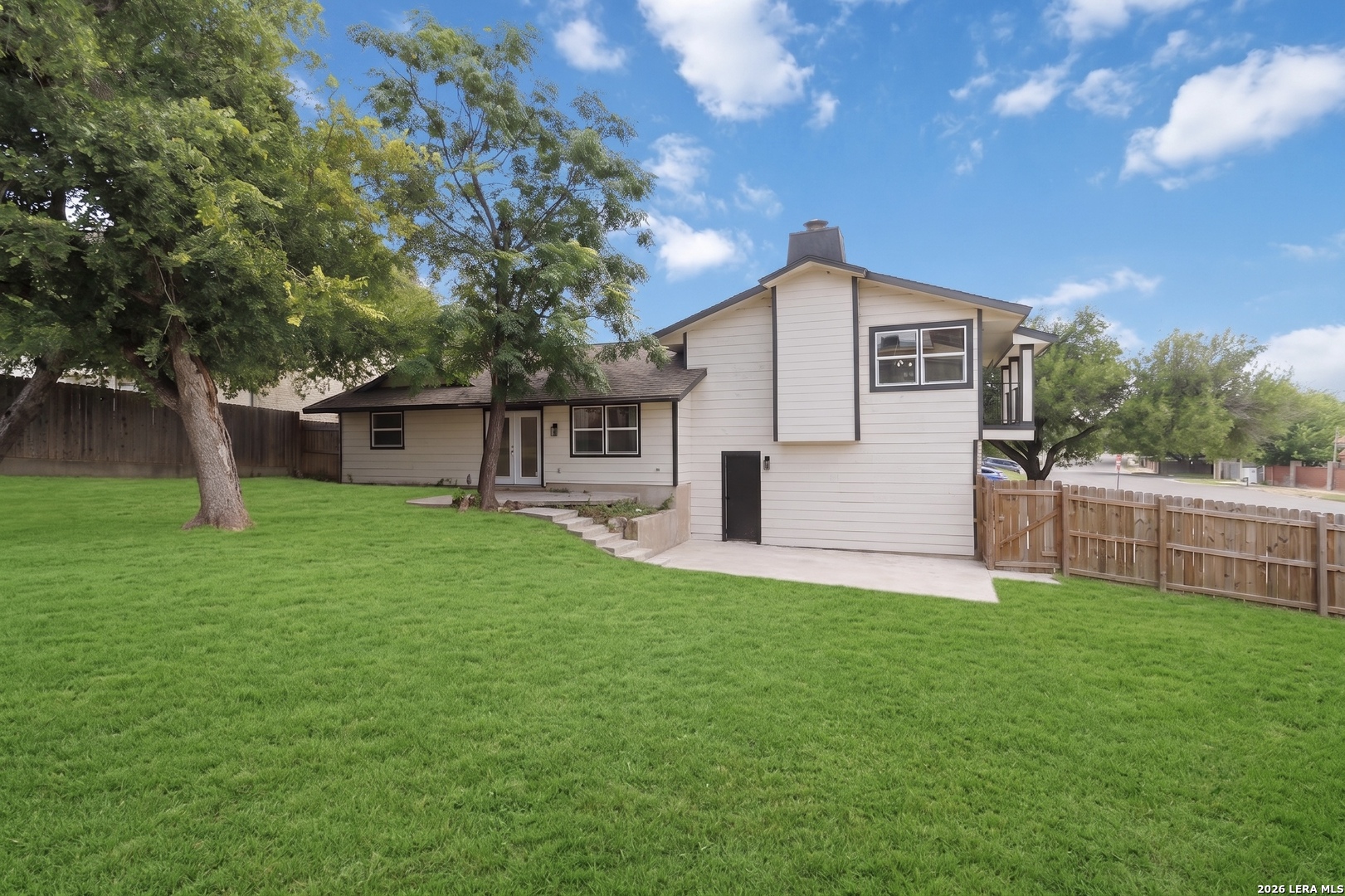 main property photo 28