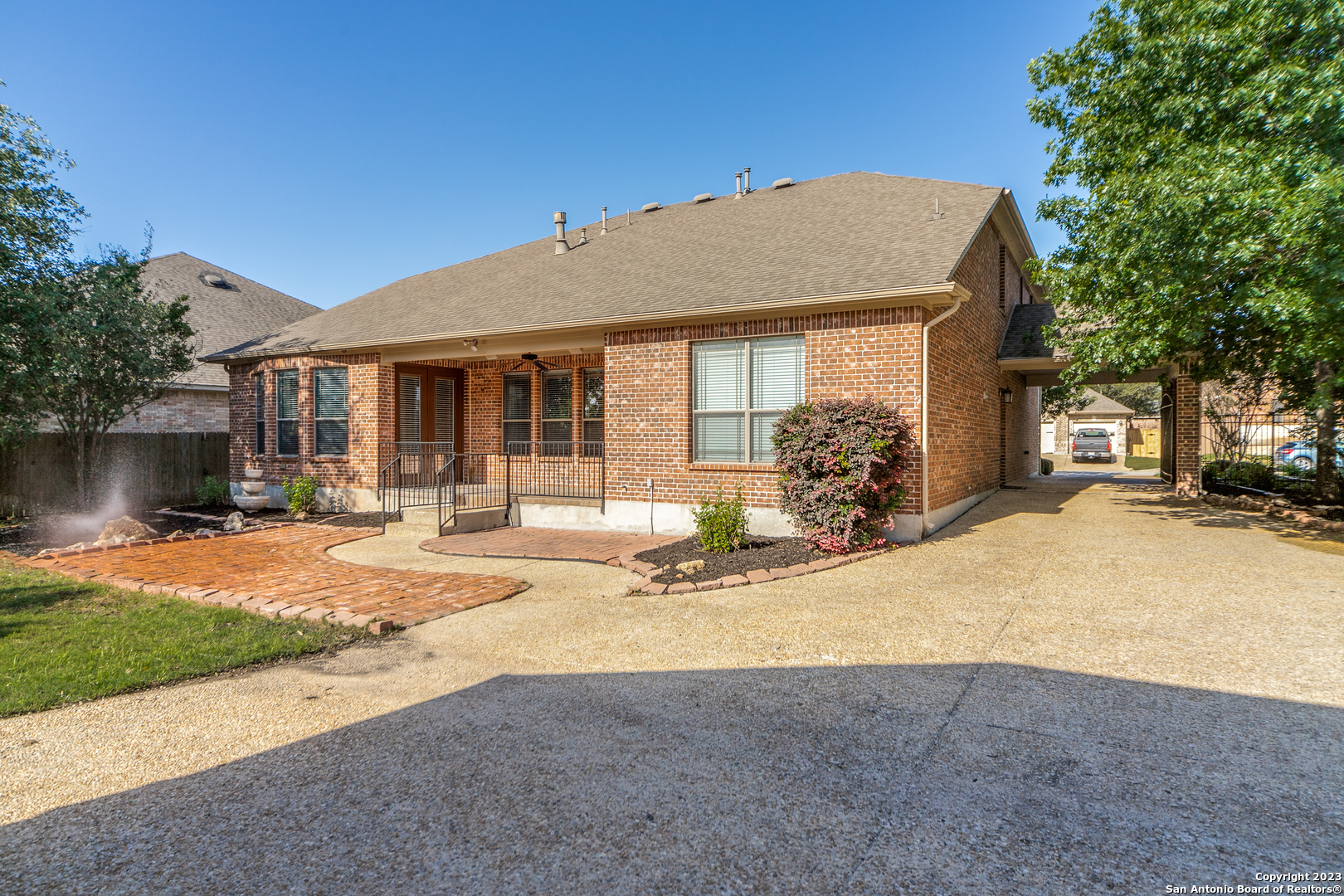 main property photo 32