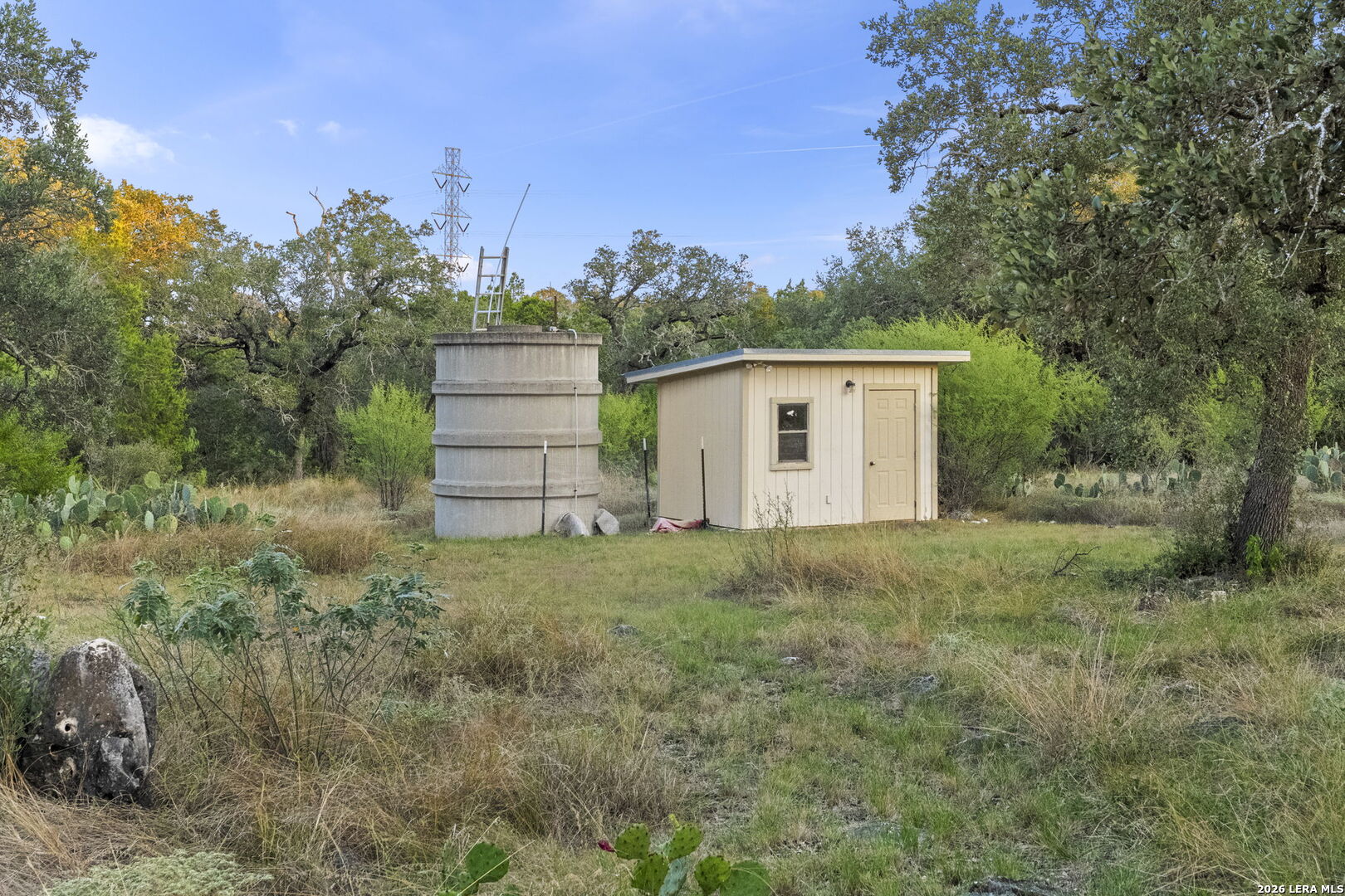 main property photo 9