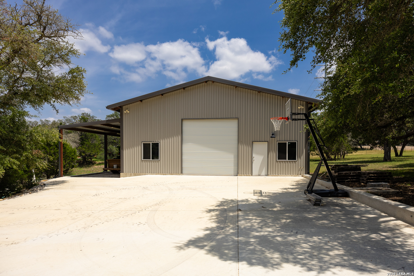 main property photo 6