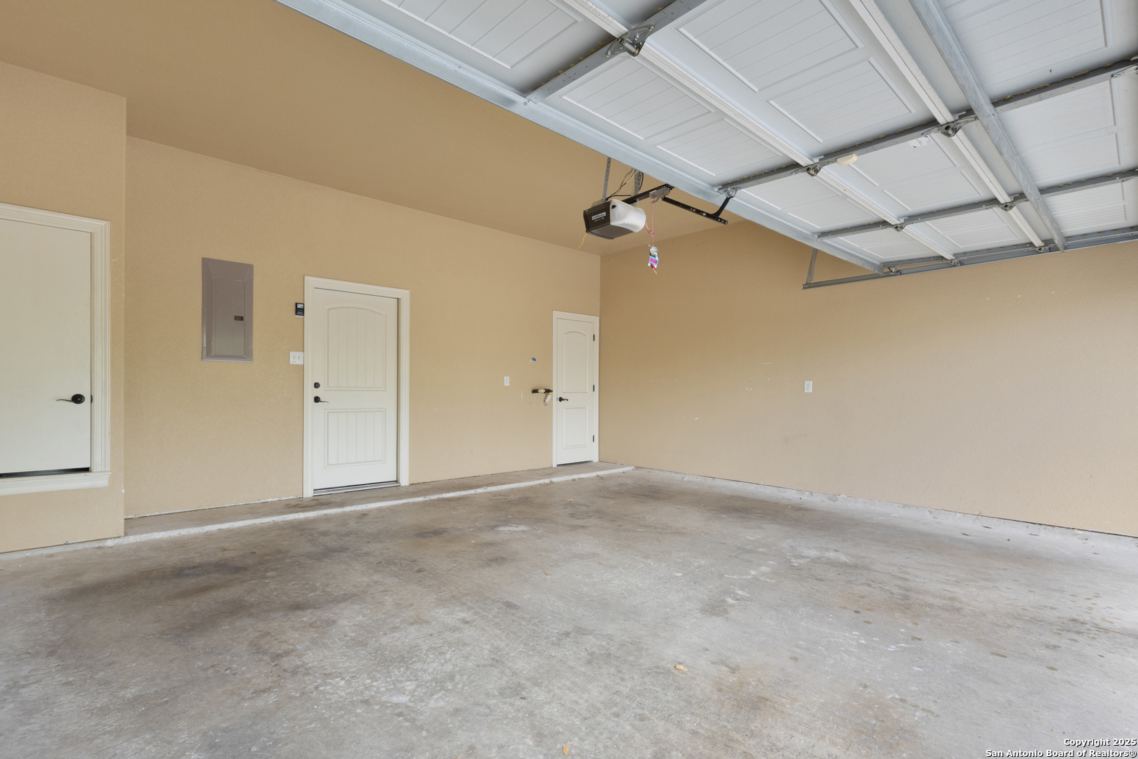 main property photo 26