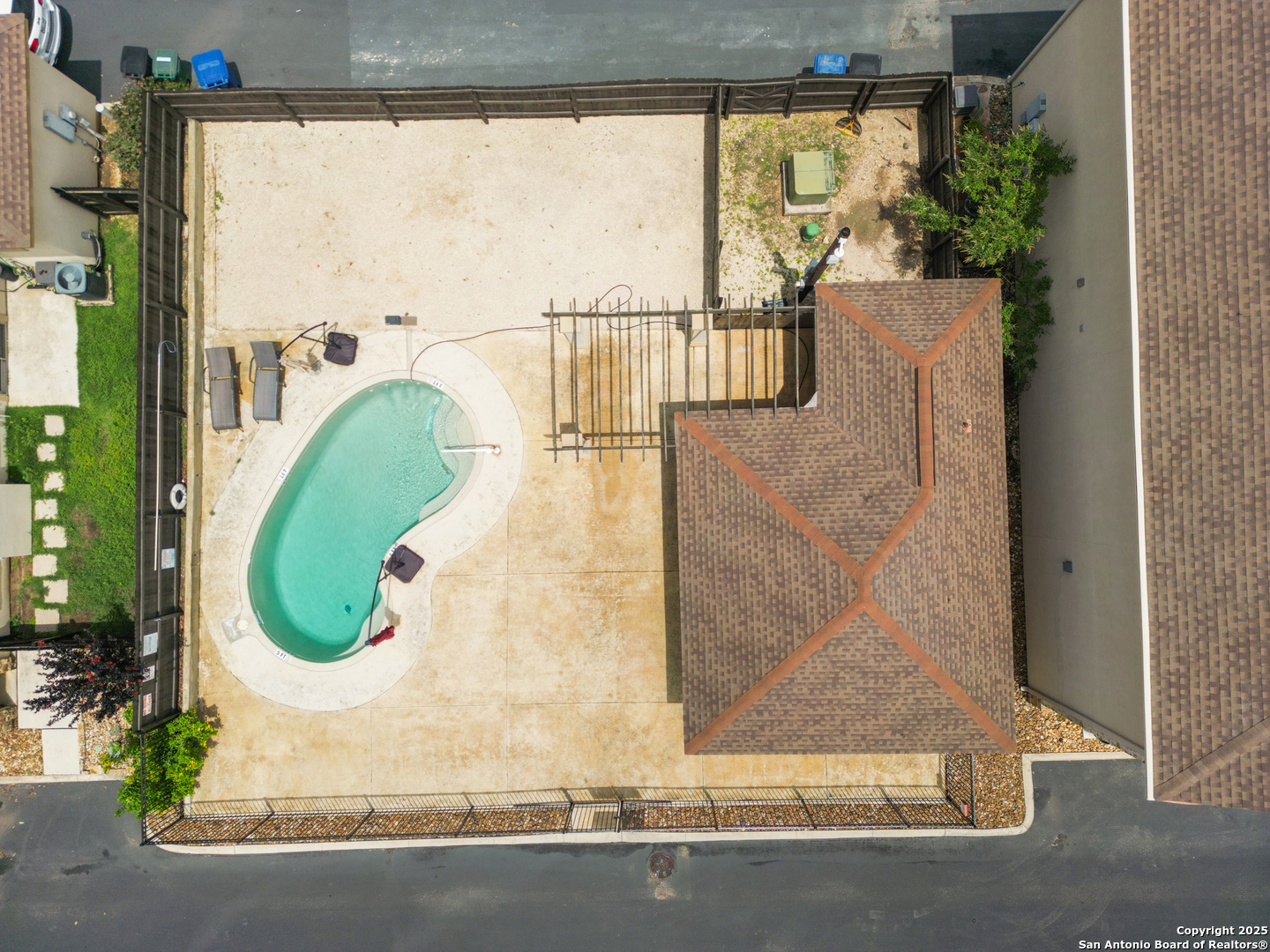 main property photo 31