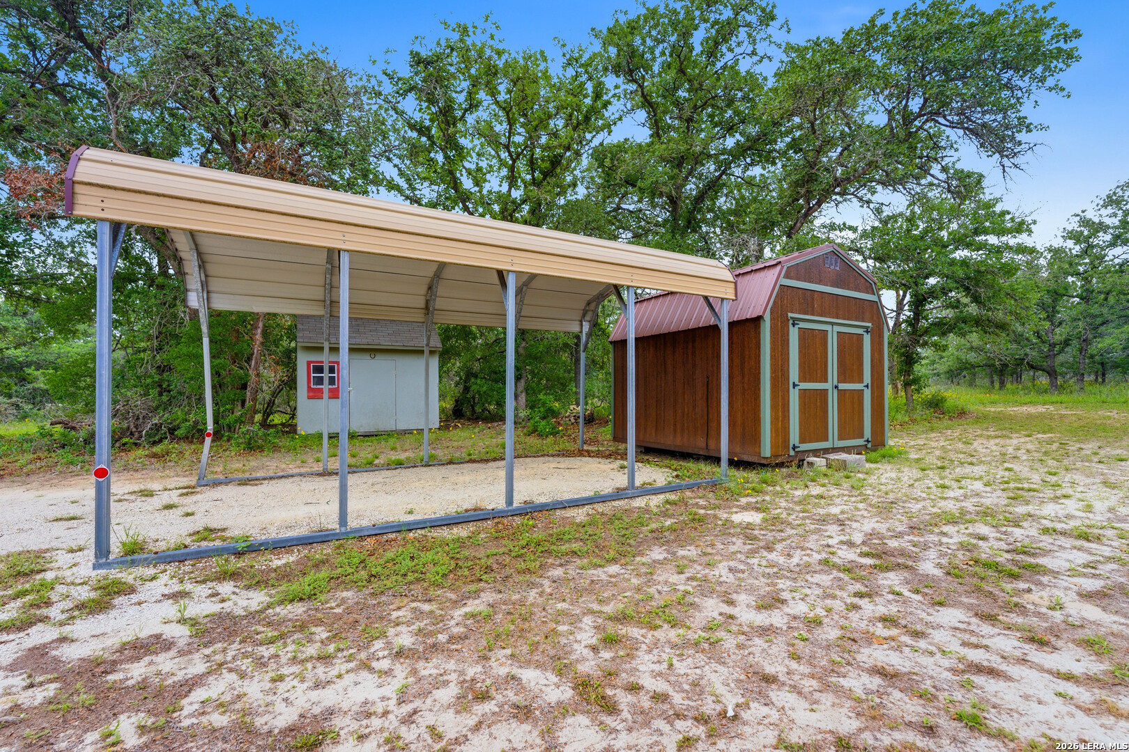 main property photo 40